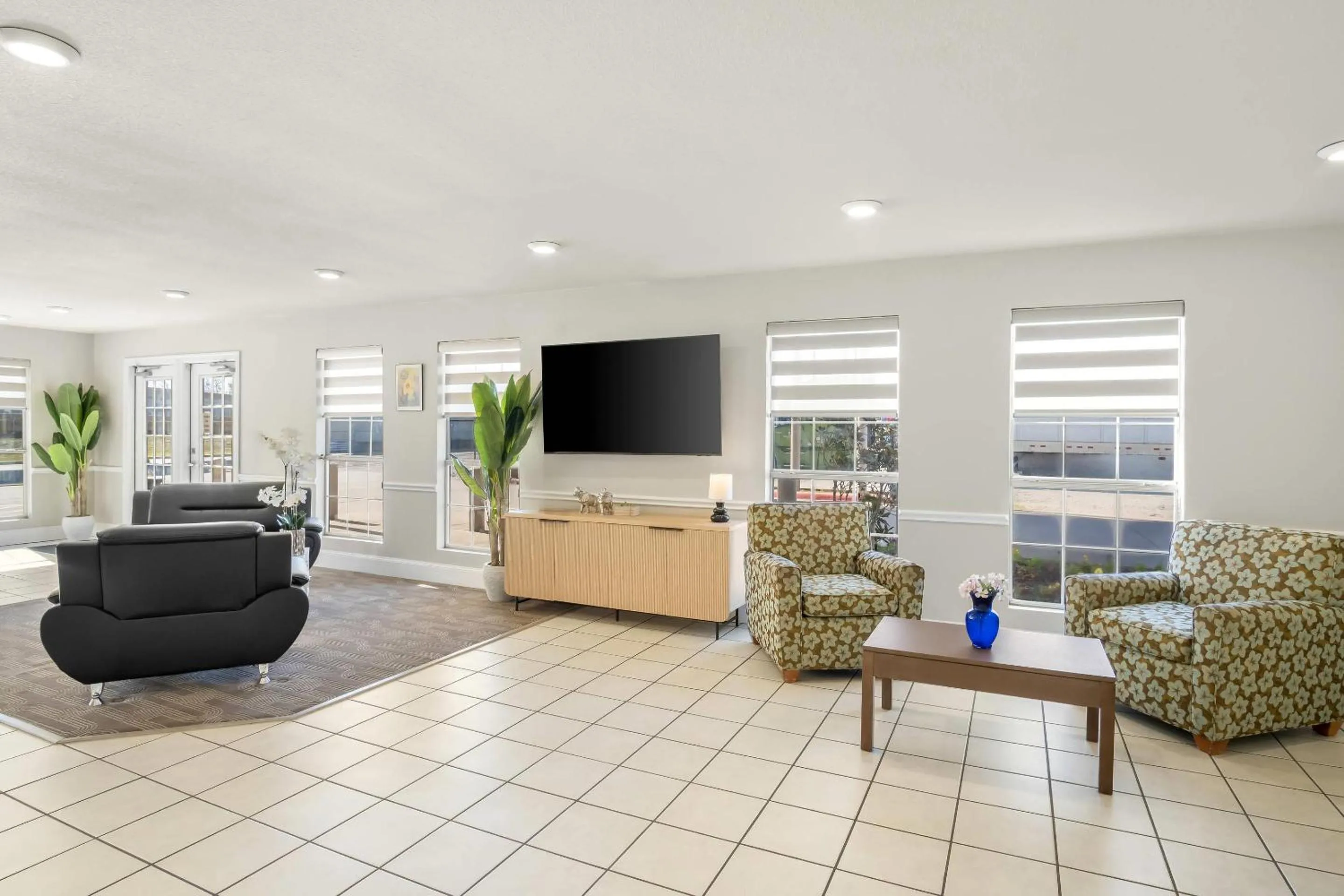 Lobby or reception in Rodeway Inn Garland Harbor Point