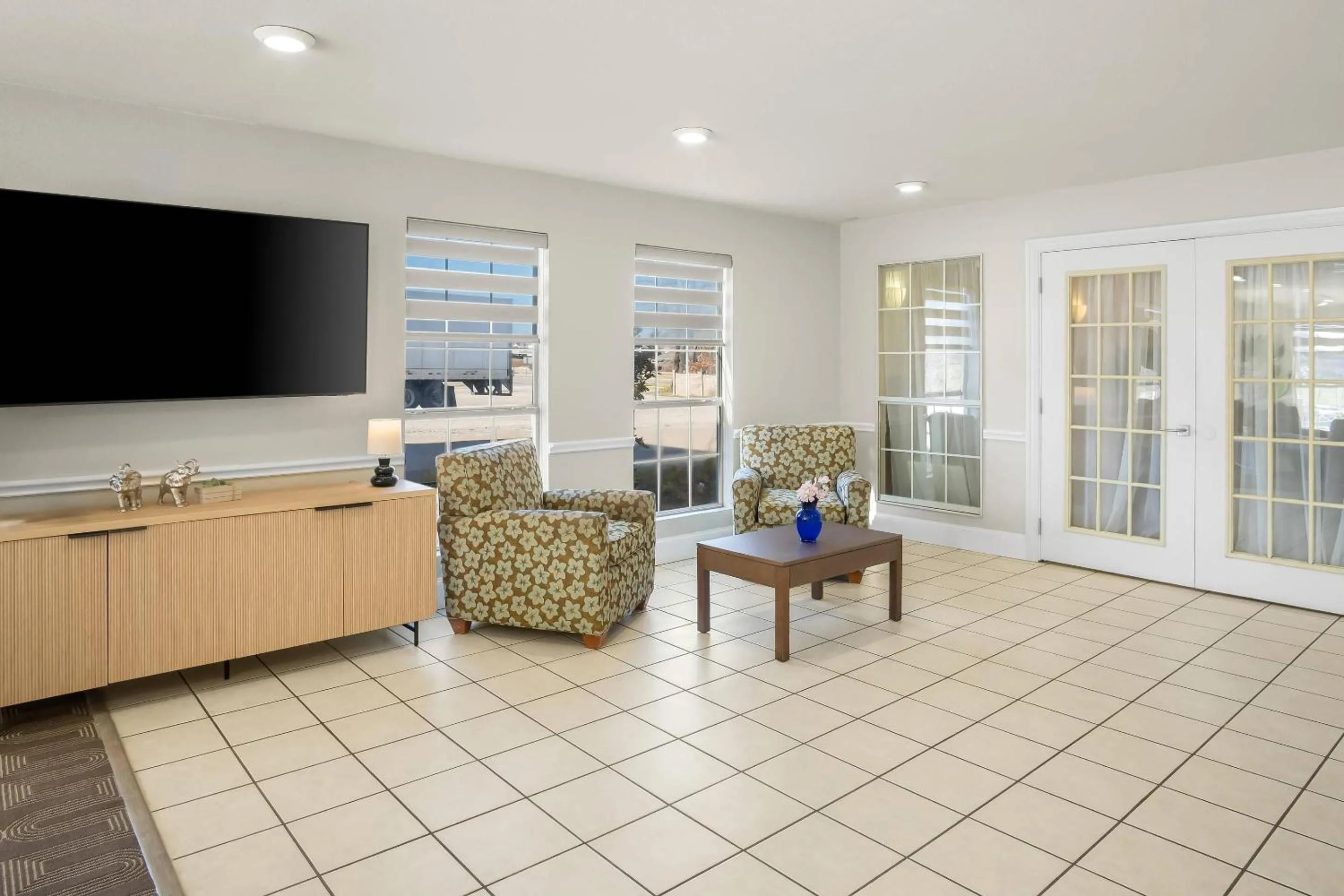 Lobby or reception in Rodeway Inn Garland Harbor Point
