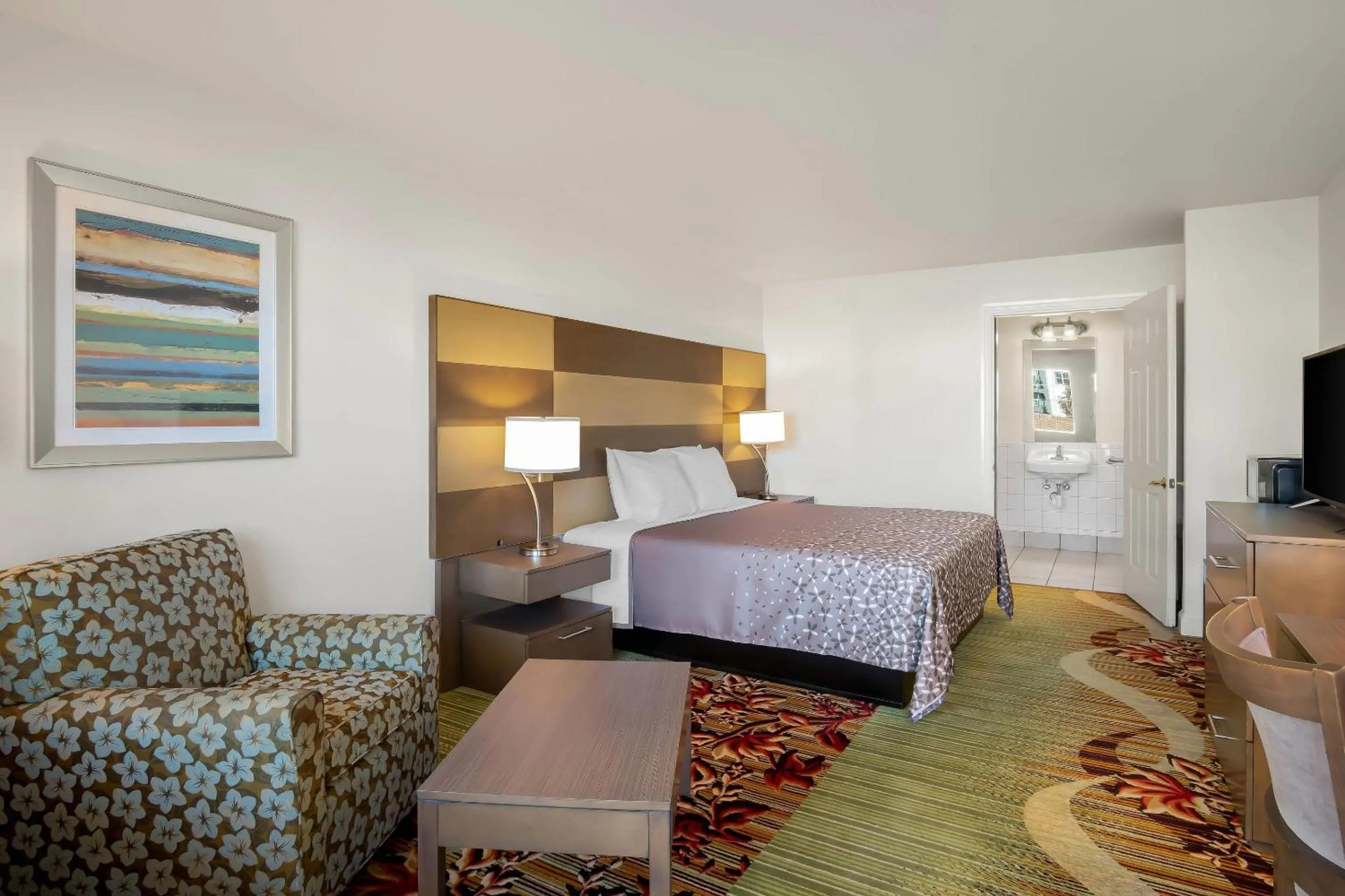 Bedroom in Rodeway Inn Garland Harbor Point