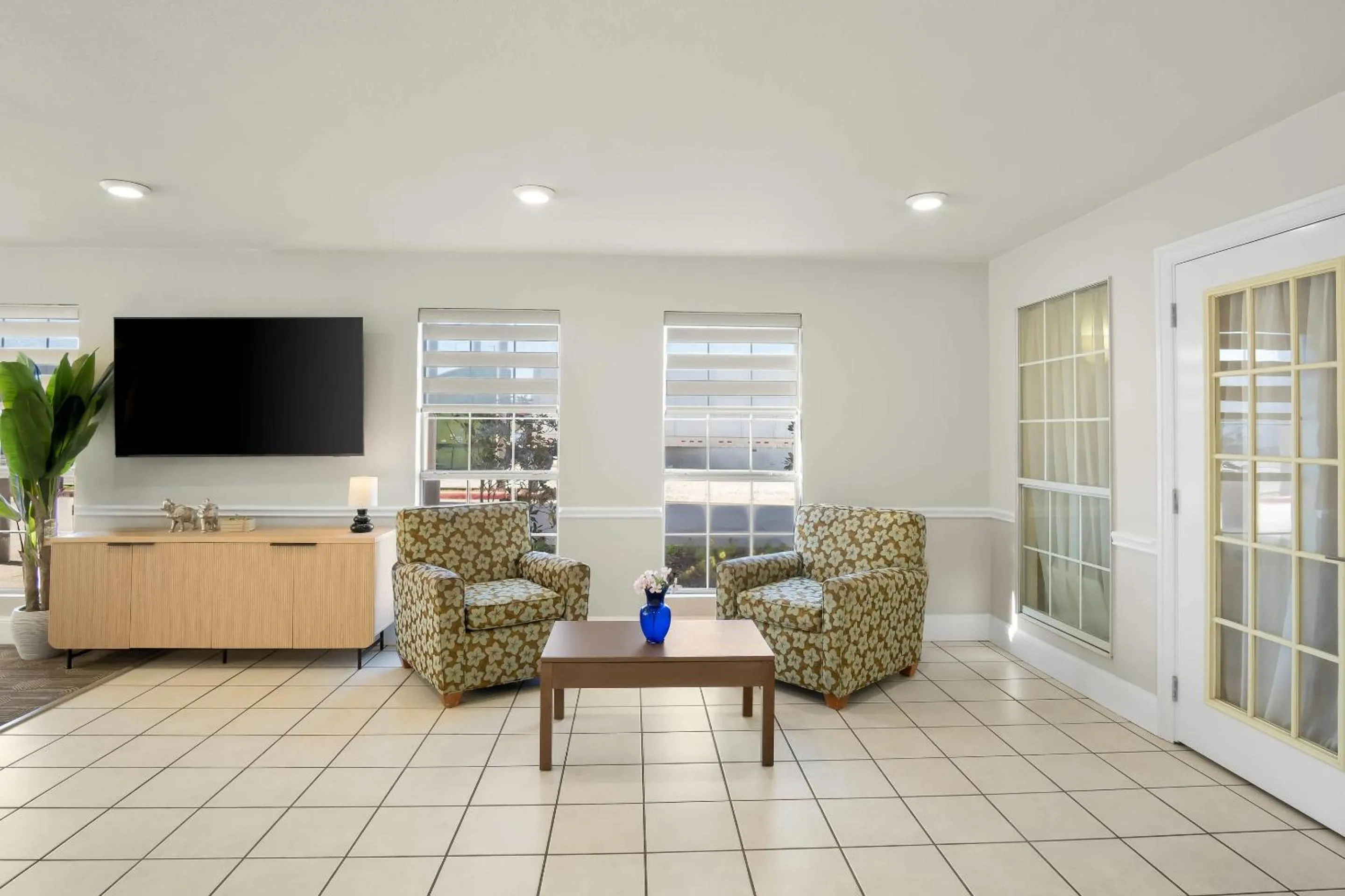 Lobby or reception in Rodeway Inn Garland Harbor Point