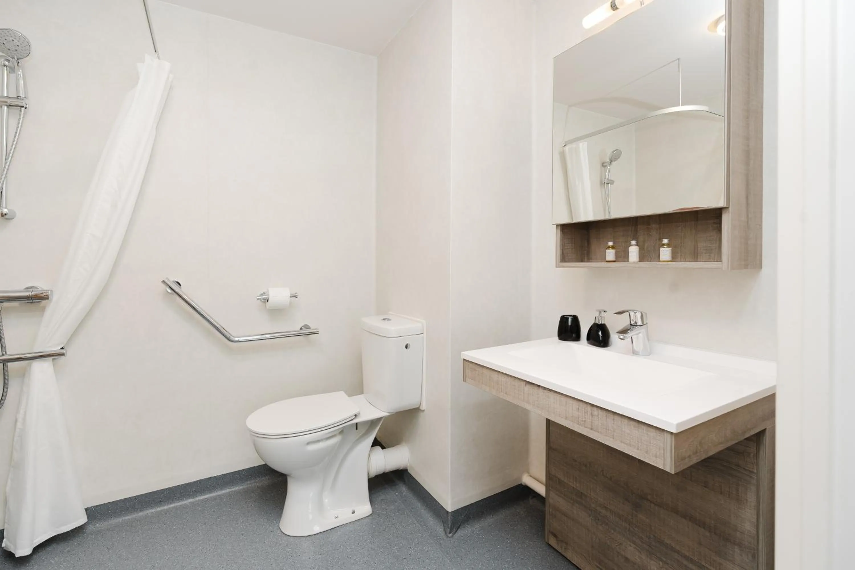 Shower in Quality Aparthotel Dinan