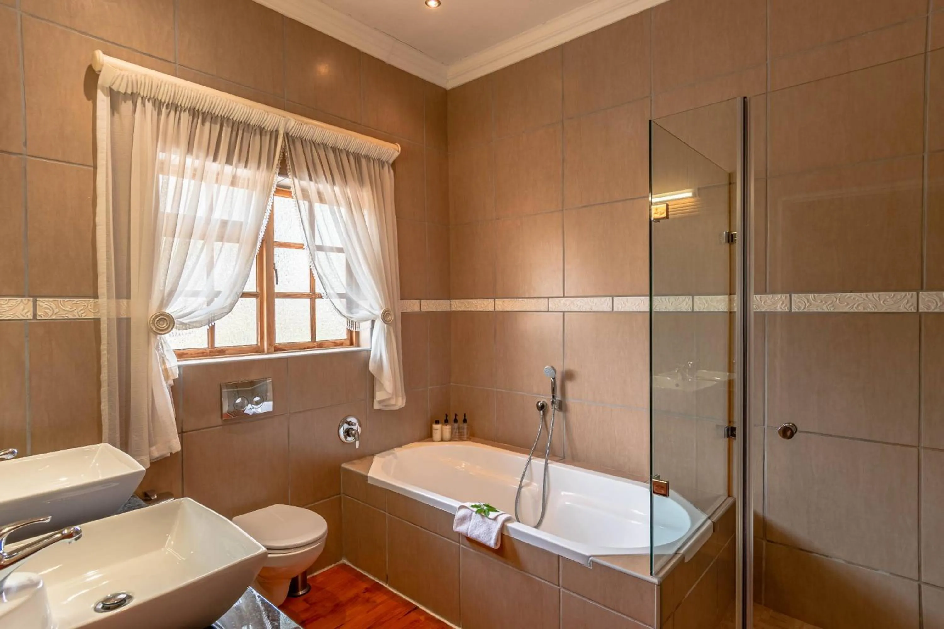 Shower in Mooiplaas Guesthouse