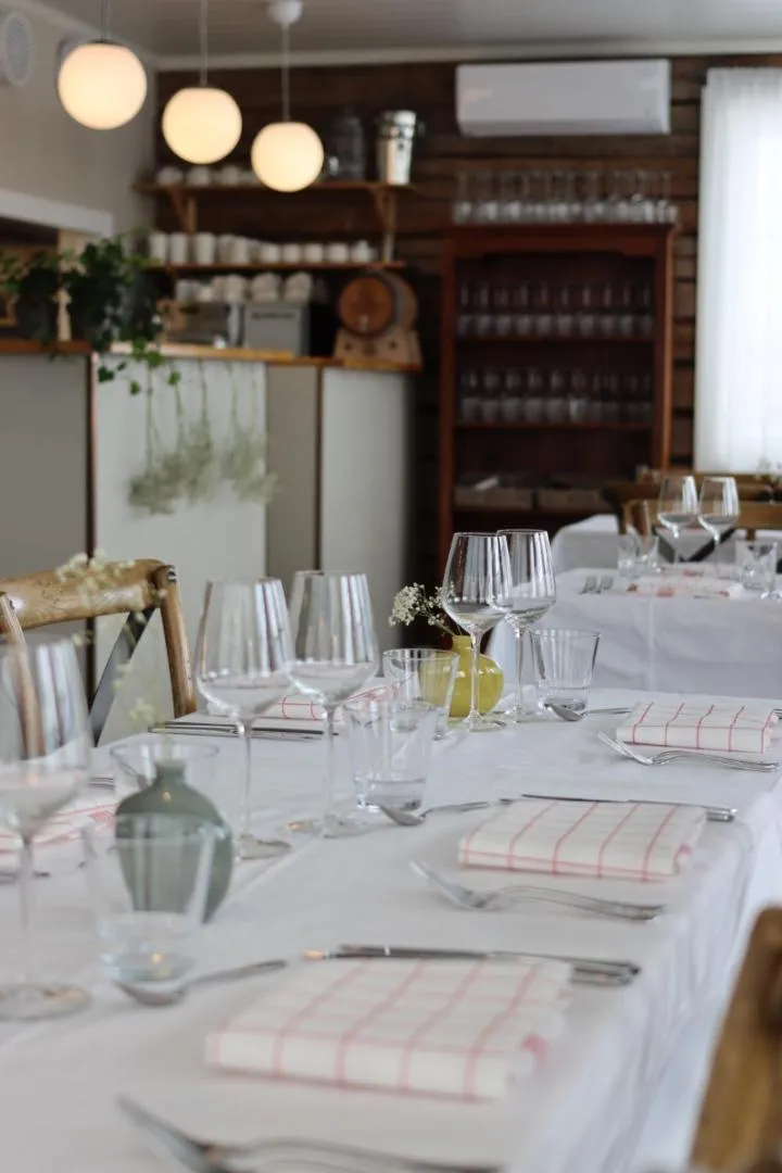 Restaurant/places to eat in Aurora Estate