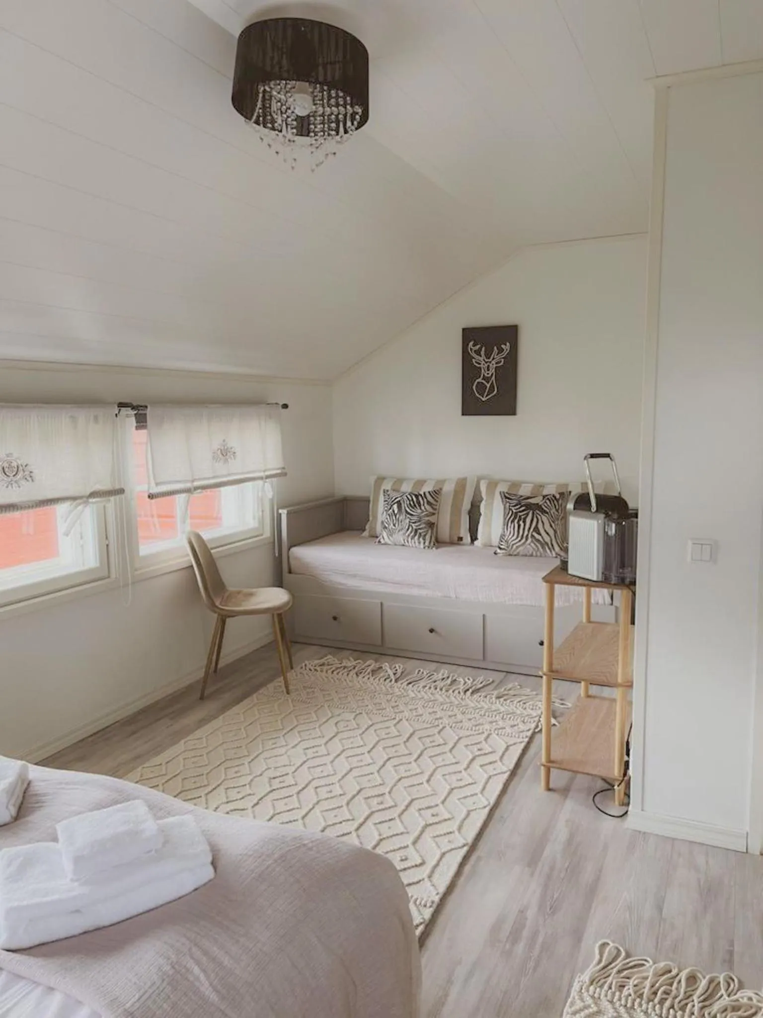 Photo of the whole room in Aurora Estate