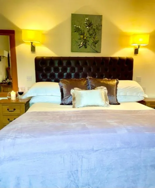 Bed in Oak Tree Inn