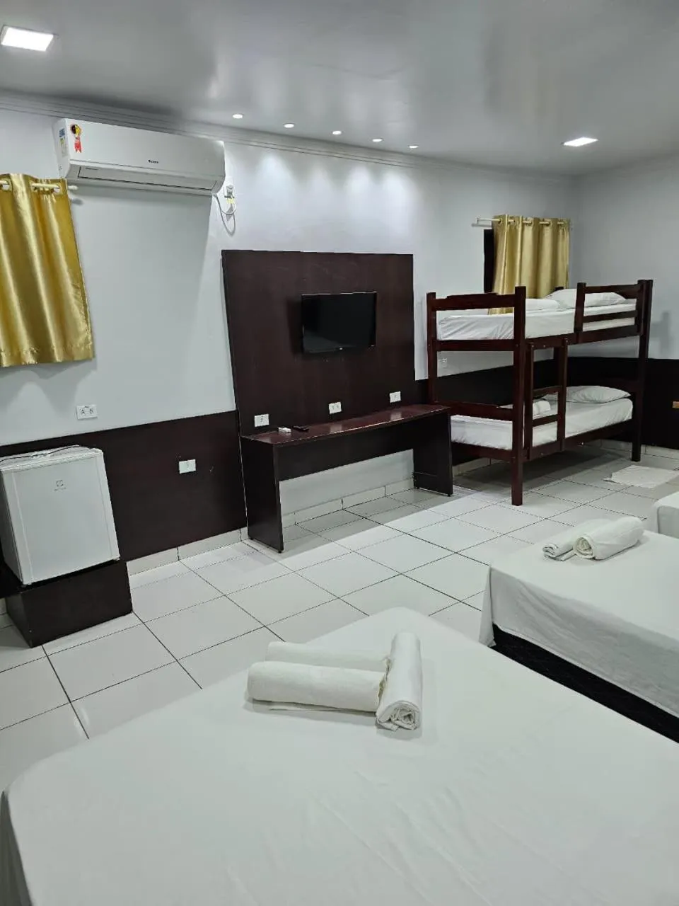 TV and multimedia, Bed in New Center Hotel