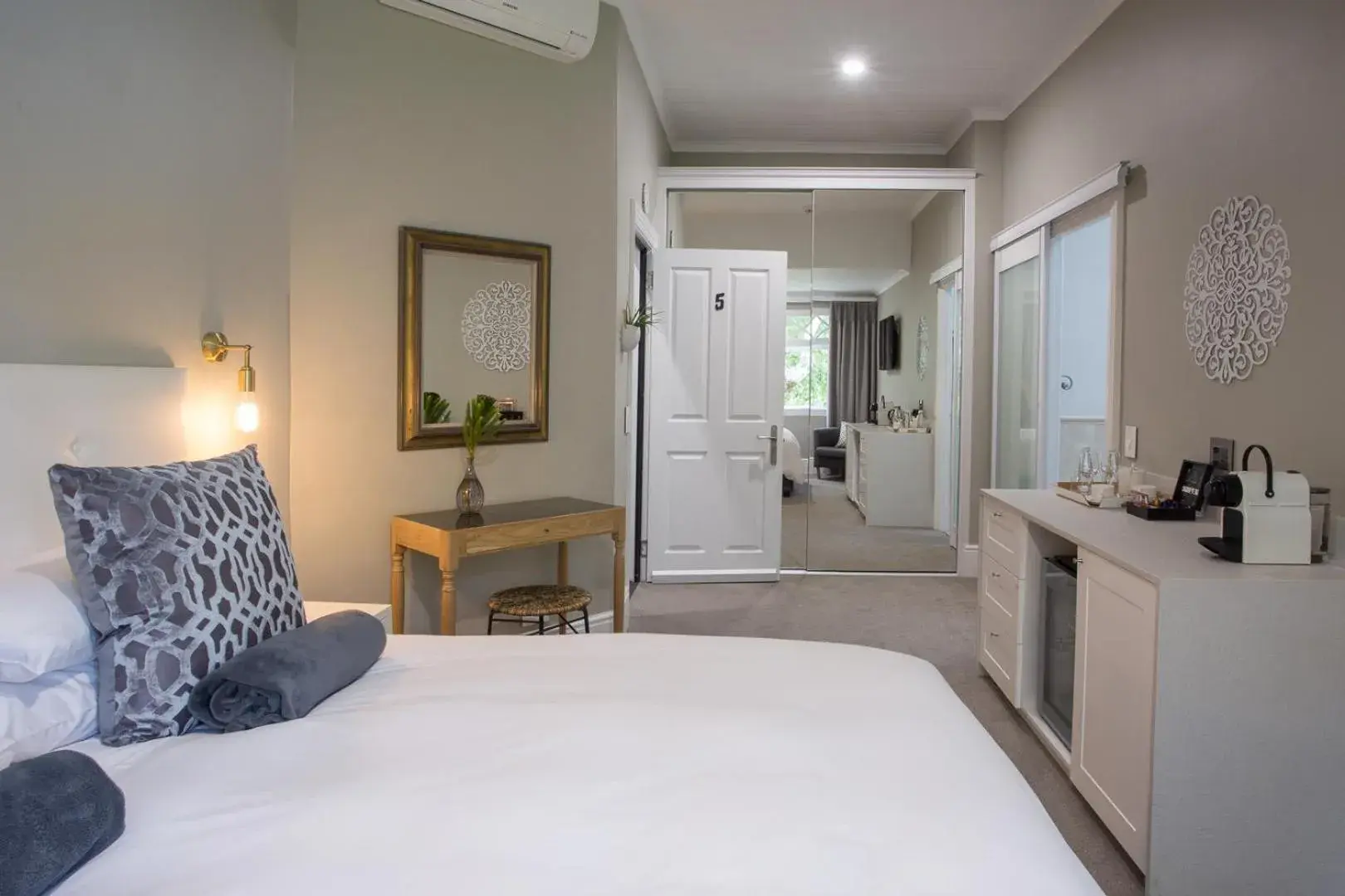 Coffee/tea facilities, Bed in Summerwood Guest House Coffee/tea facilities, Bed in Summerwood Guest House