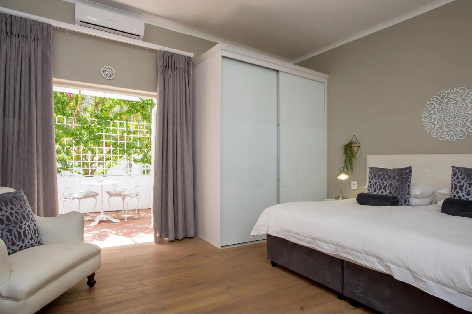 Balcony/Terrace, Bed in Summerwood Guest House