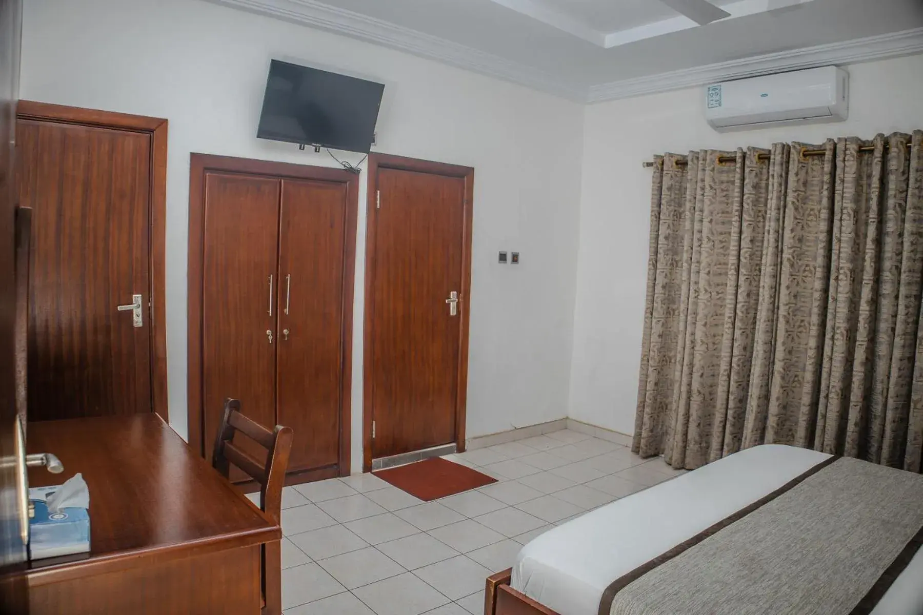 Deluxe King Suite in Stadium Hotel Deluxe King Suite in Stadium Hotel