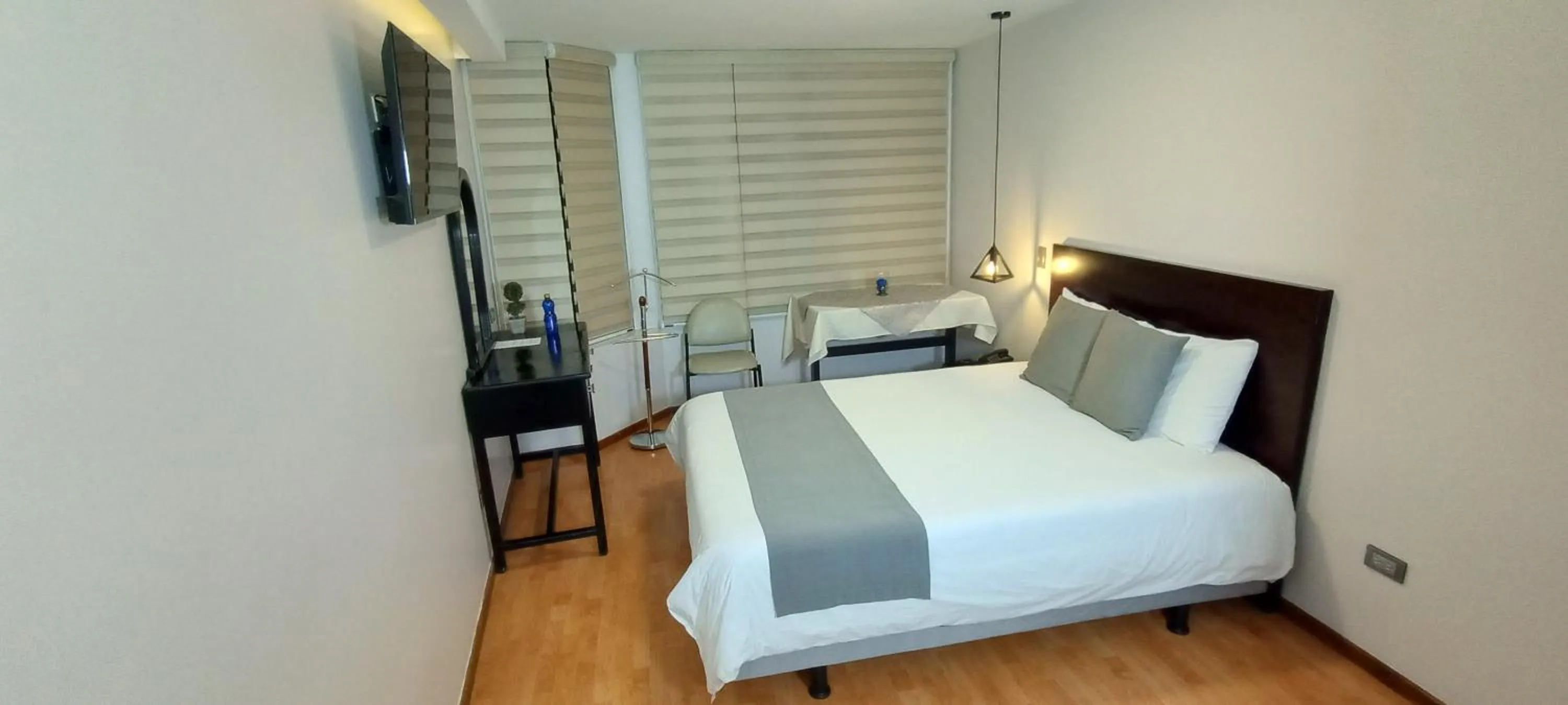 Bedroom, Bed in Hotel Montecarlo