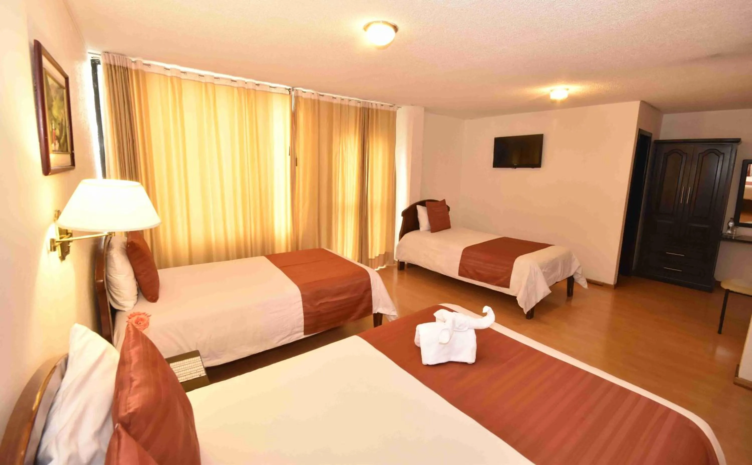 Photo of the whole room, Bed in Hotel Montecarlo