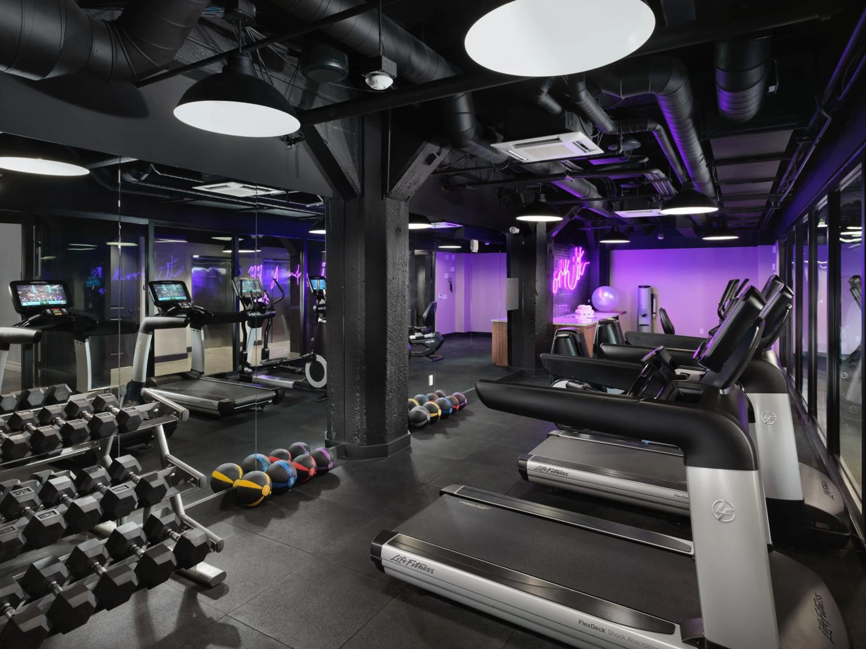 Fitness centre/facilities in Axiom Hotel