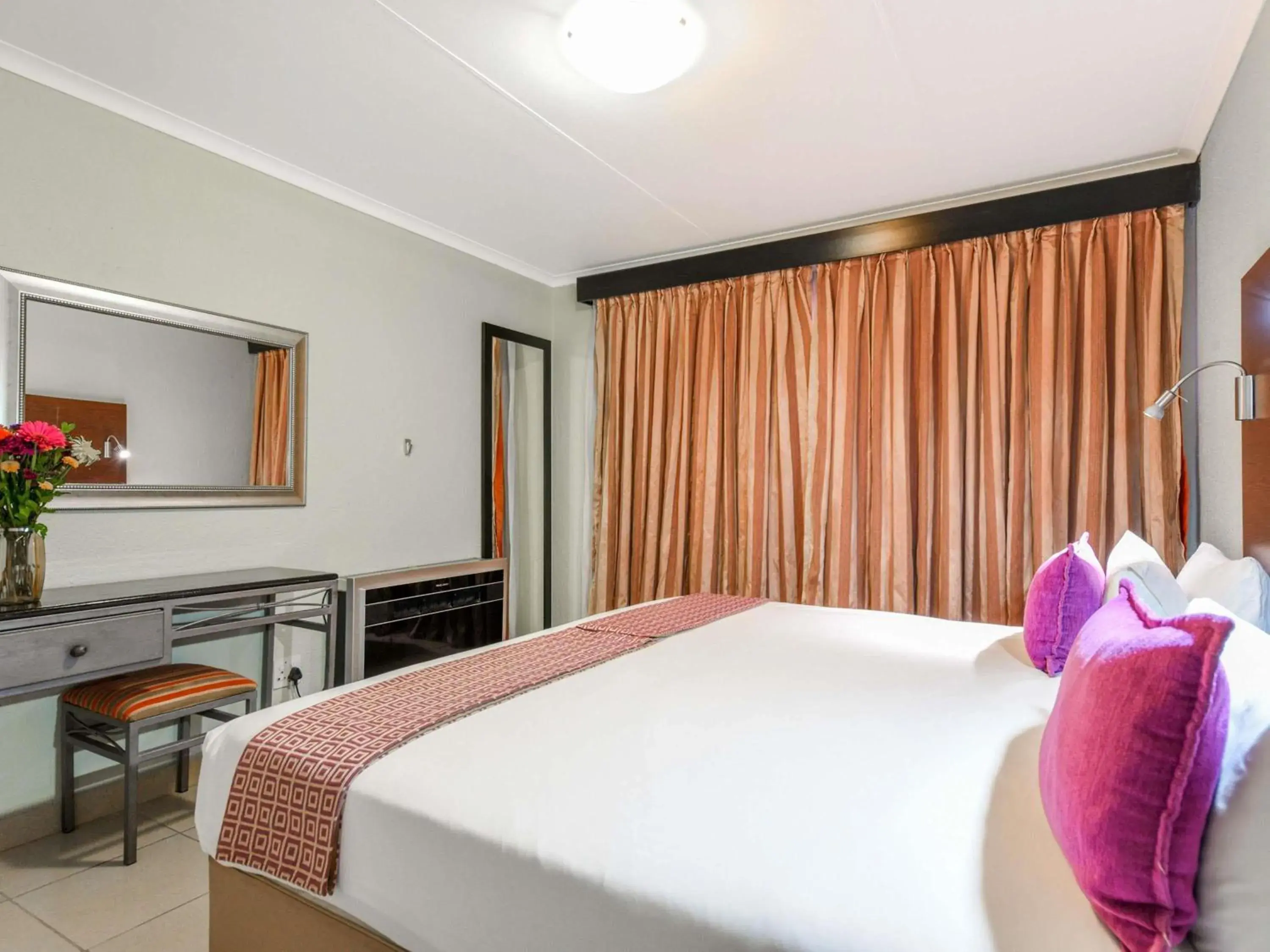 Bedroom, Bed in Mercure Hotel Nelspruit Bedroom, Bed in Mercure Hotel Nelspruit