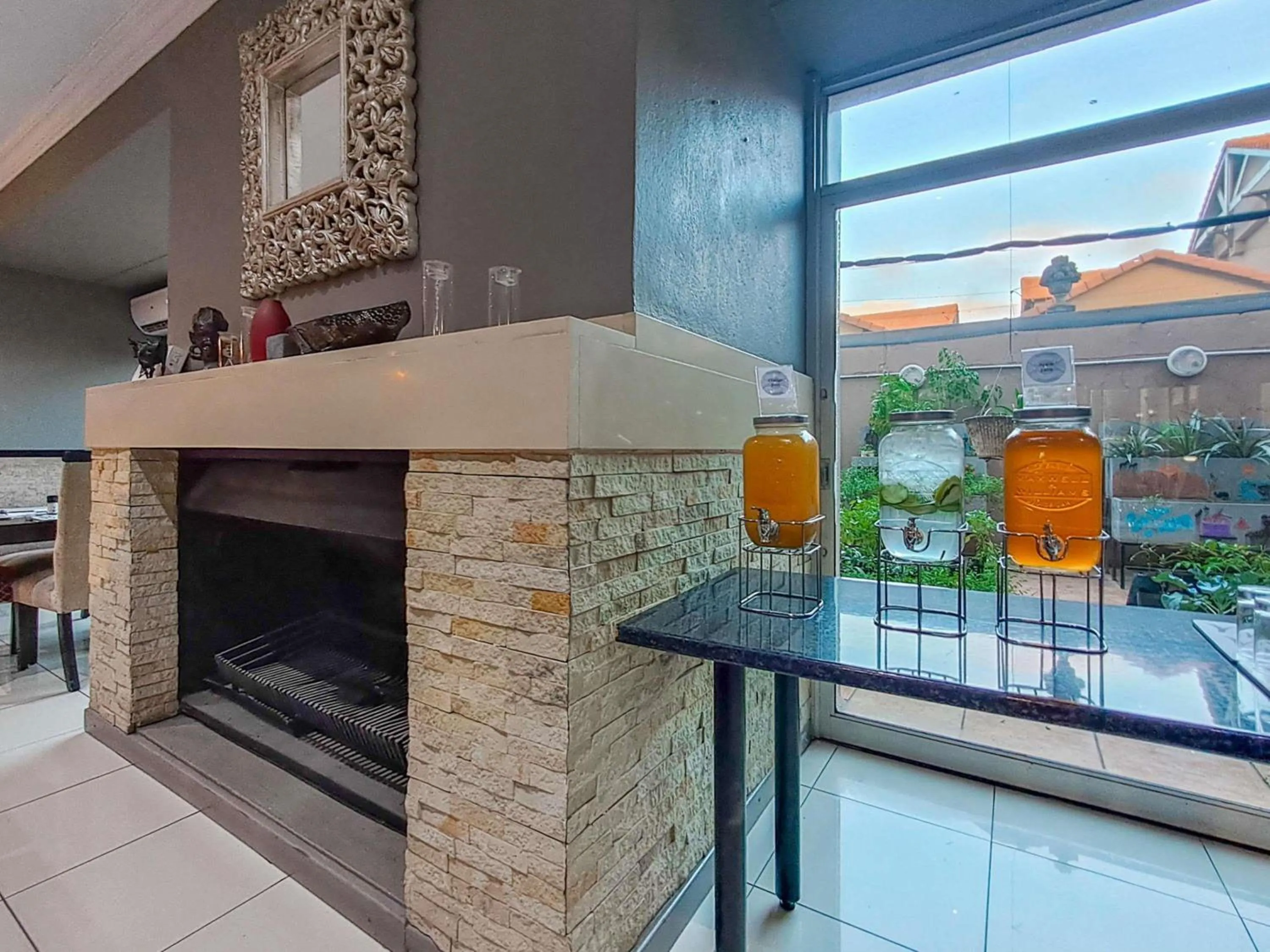 Restaurant/places to eat in Mercure Hotel Nelspruit