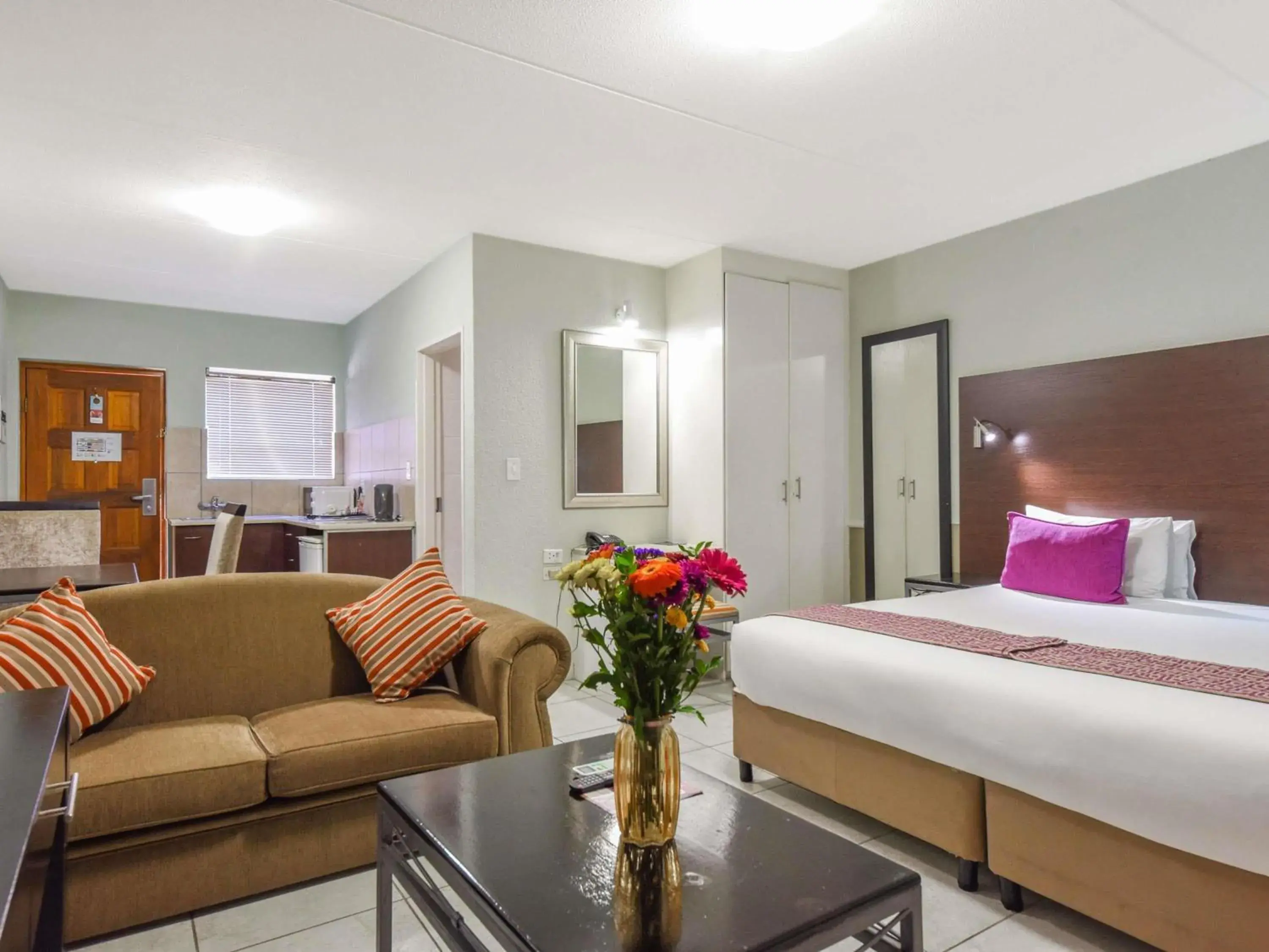 Bedroom, Bed in Mercure Hotel Nelspruit Bedroom, Bed in Mercure Hotel Nelspruit