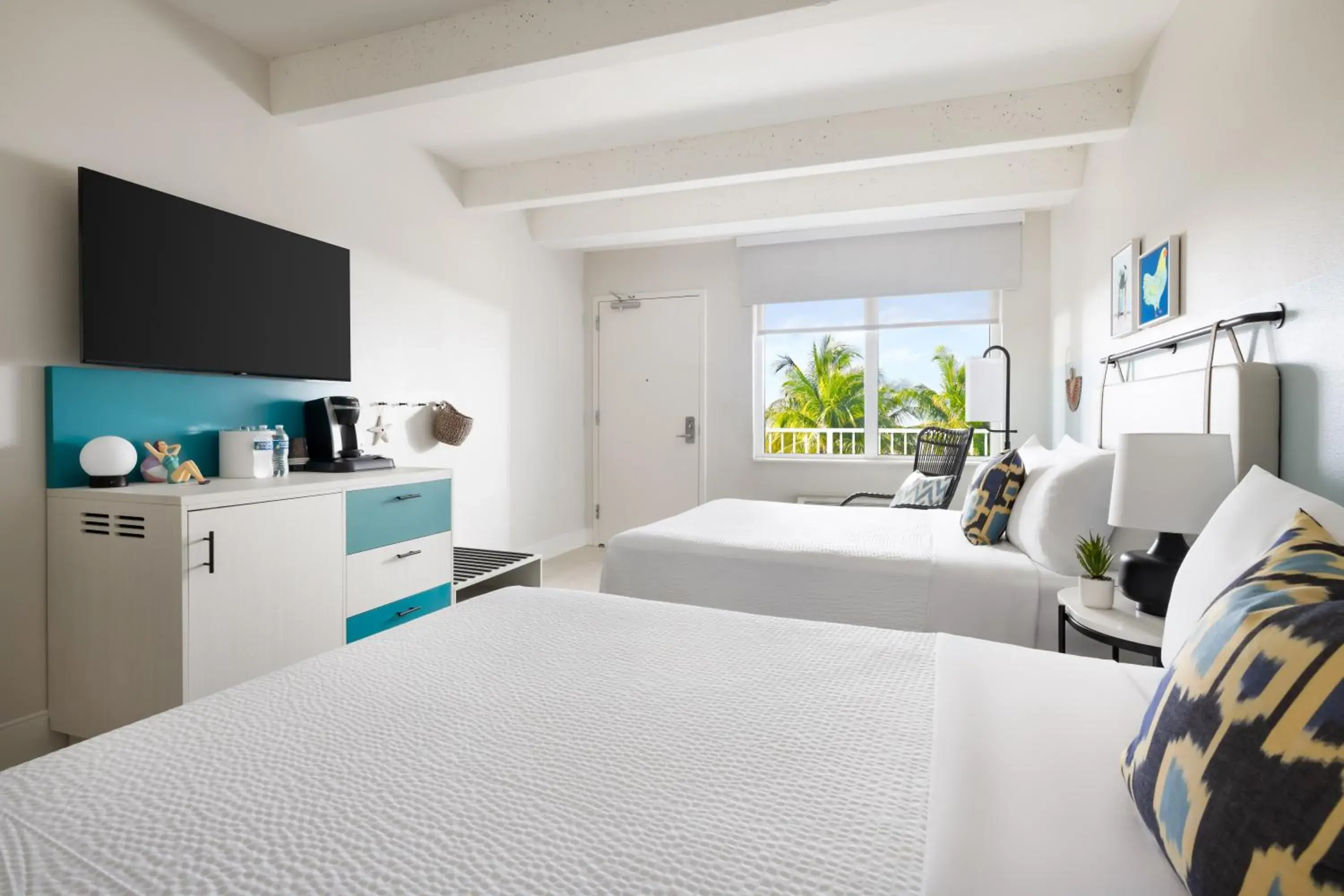 Bed in Blue Flamingo Resort Key West Bed in Blue Flamingo Resort Key West