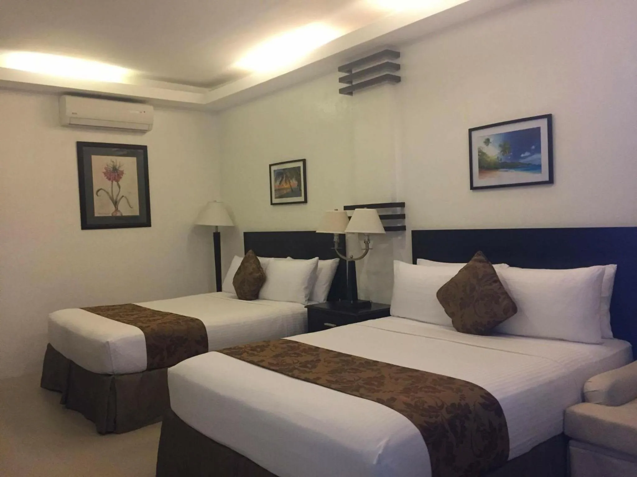 Bed in Chateau De Boracay