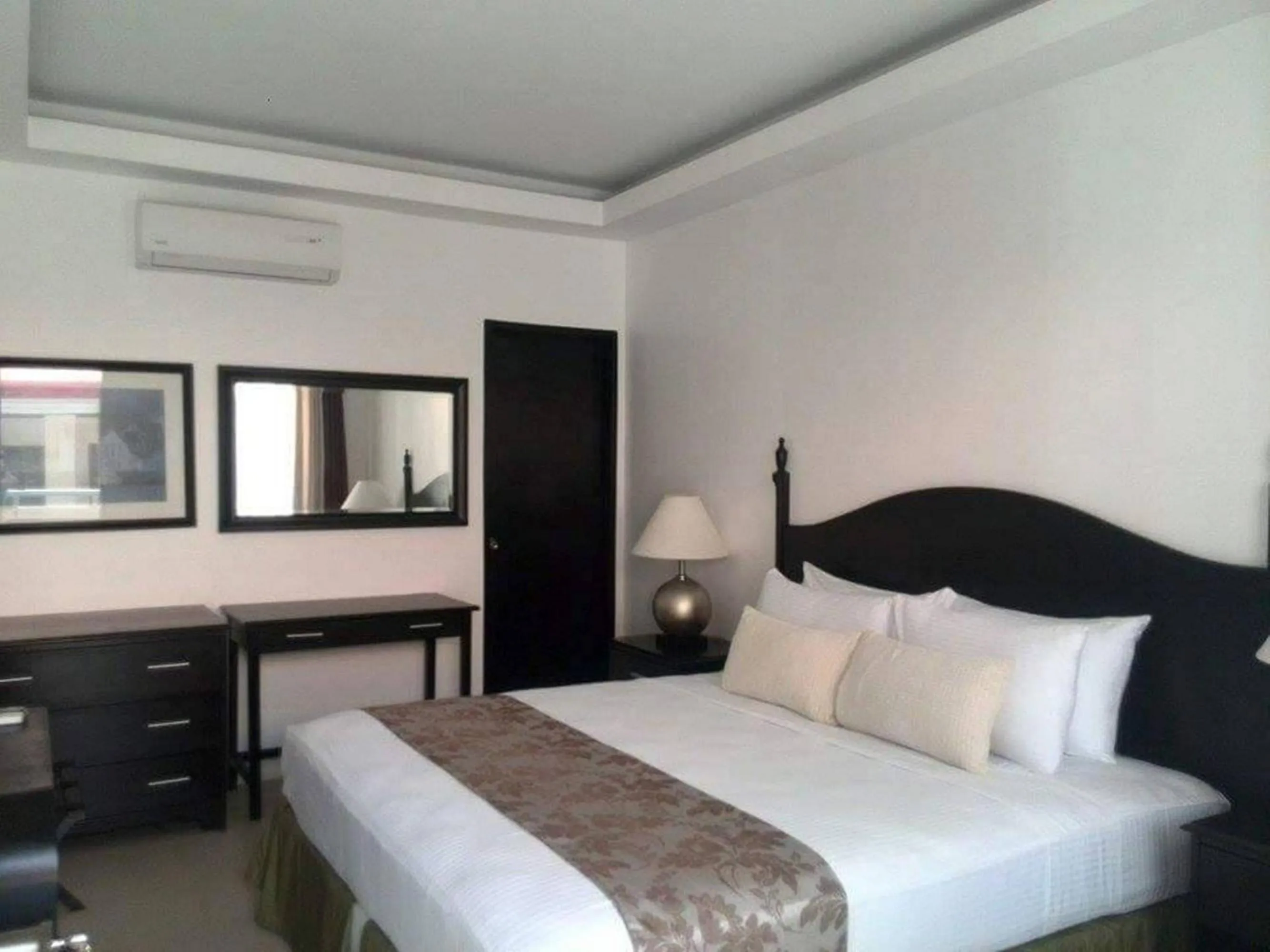 Bedroom, Bed in Chateau De Boracay