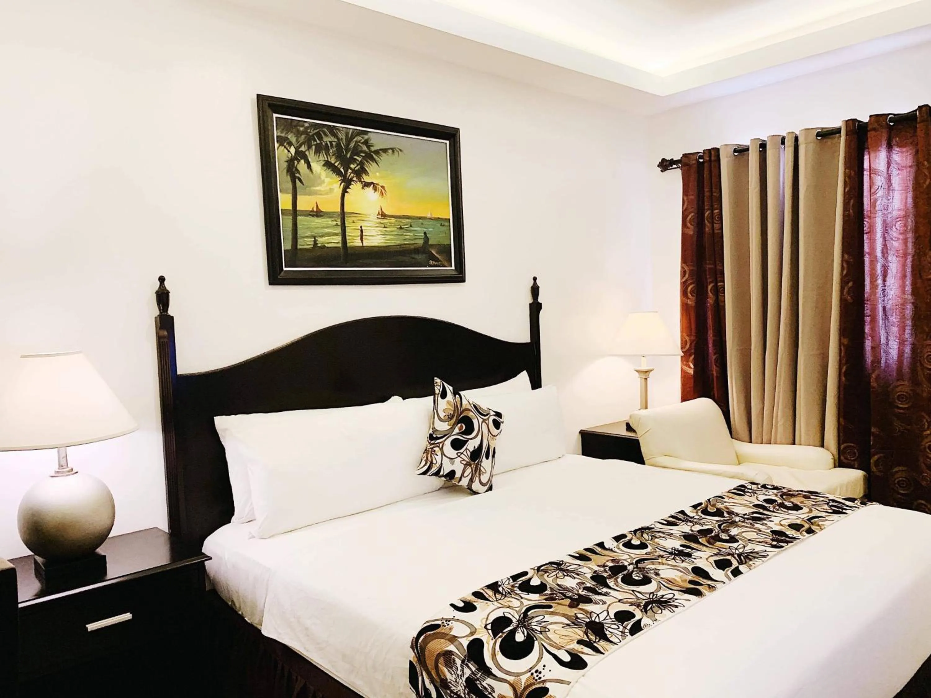 Bed in Chateau De Boracay