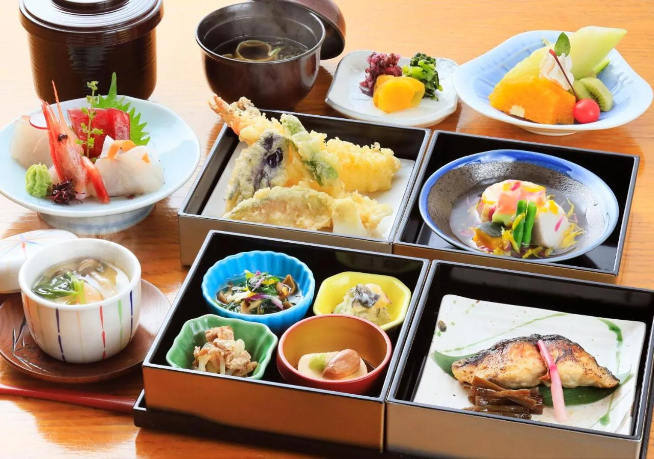 Food and drinks in Kamogawa Grand Tower