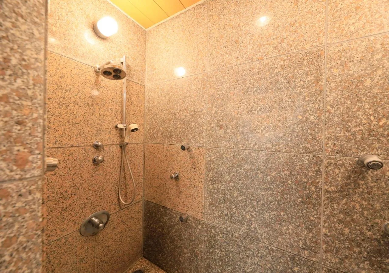 Shower in Kamogawa Grand Tower