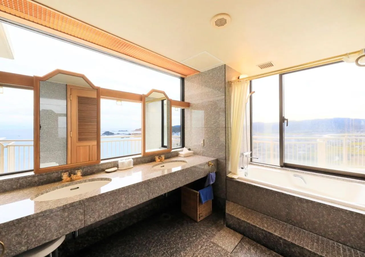 Shower in Kamogawa Grand Tower