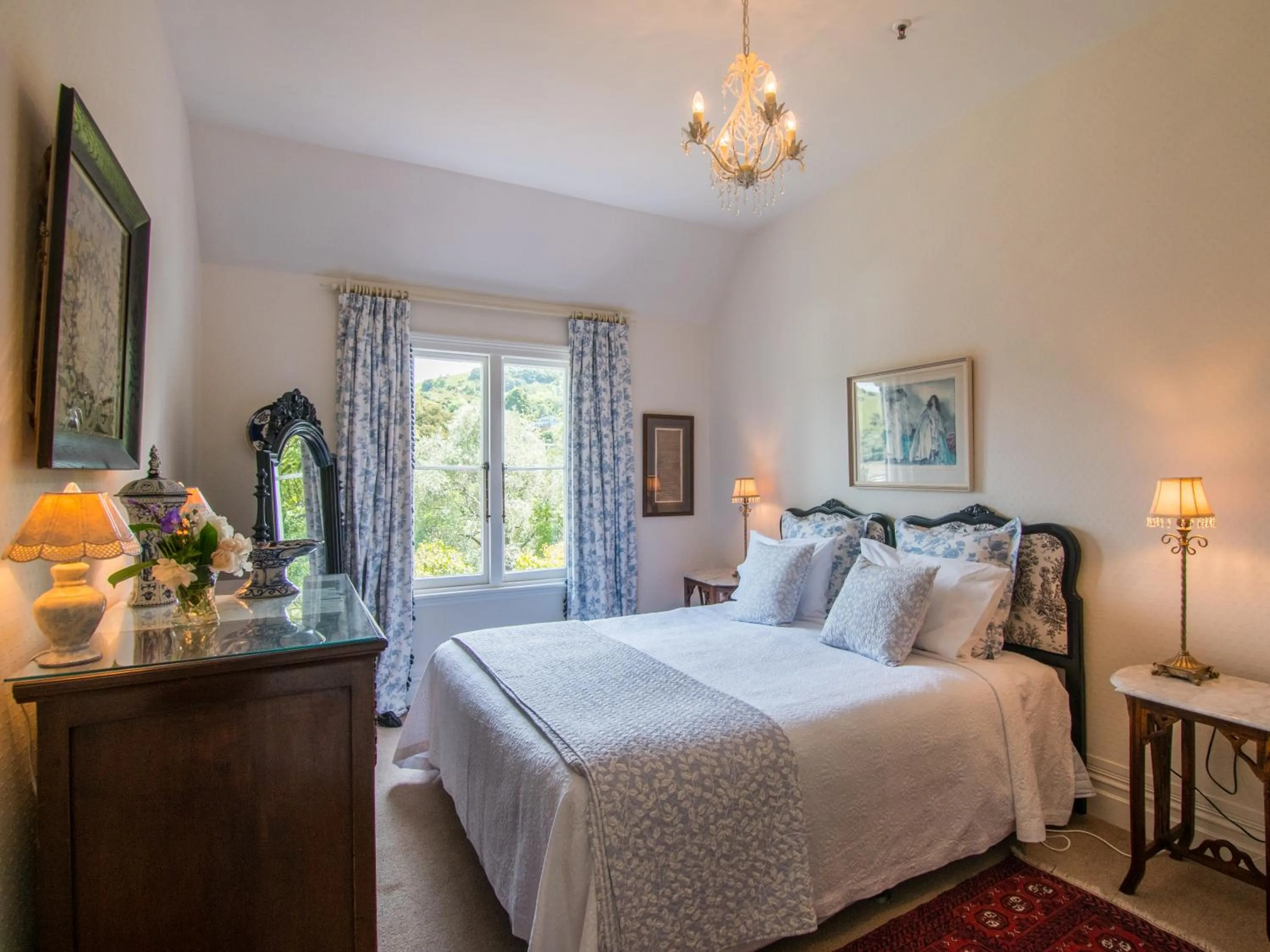 Deluxe Double or Twin Room with Garden View in Beaufort House Akaroa