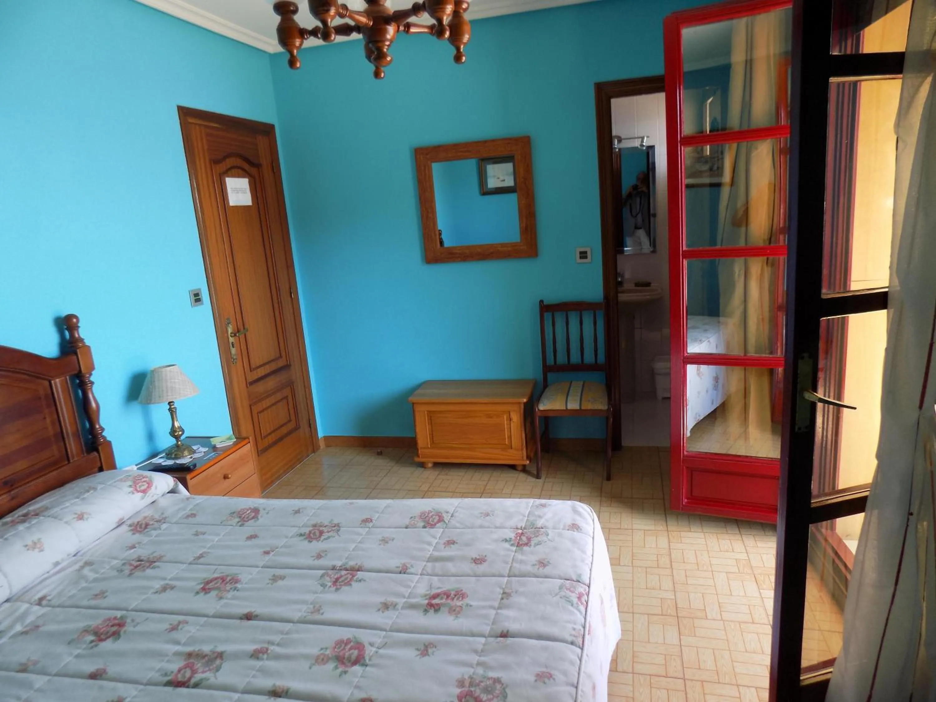 Photo of the whole room, Bed in Hotel Imperial