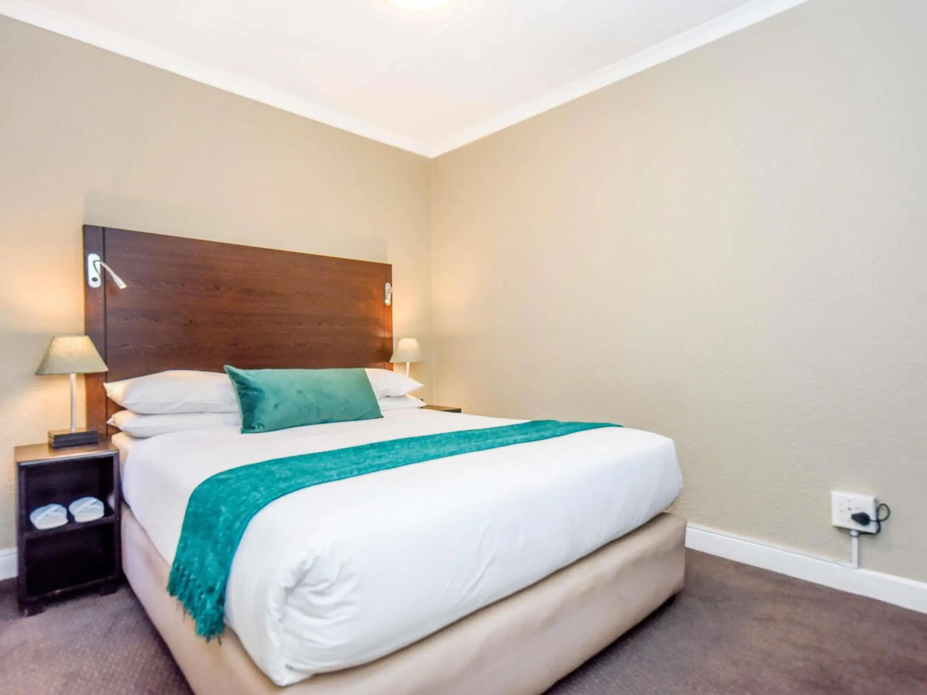 Bedroom, Bed in Mercure Hotel Bedfordview Bedroom, Bed in Mercure Hotel Bedfordview