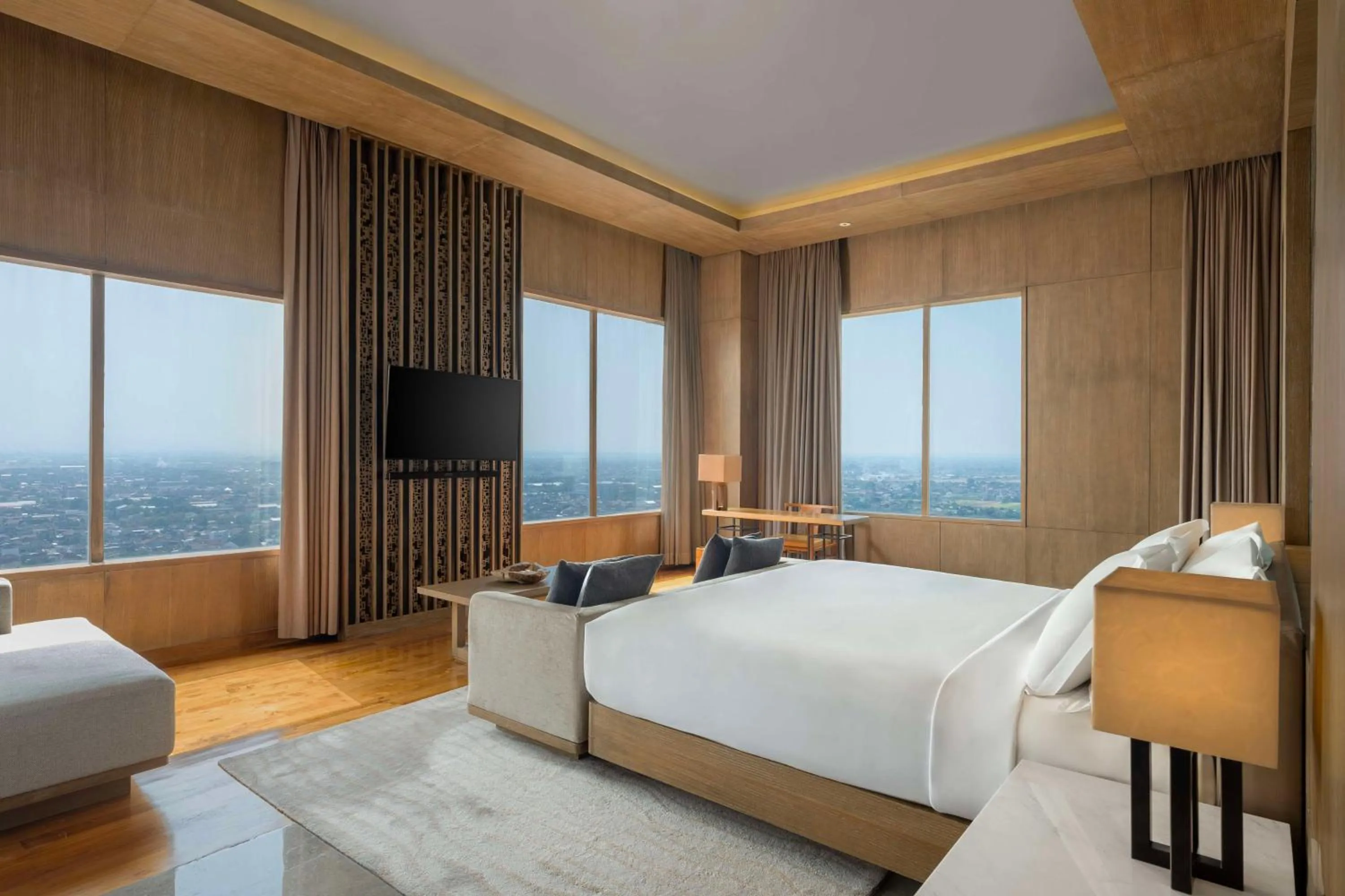 Photo of the whole room, Bed in Alila Solo