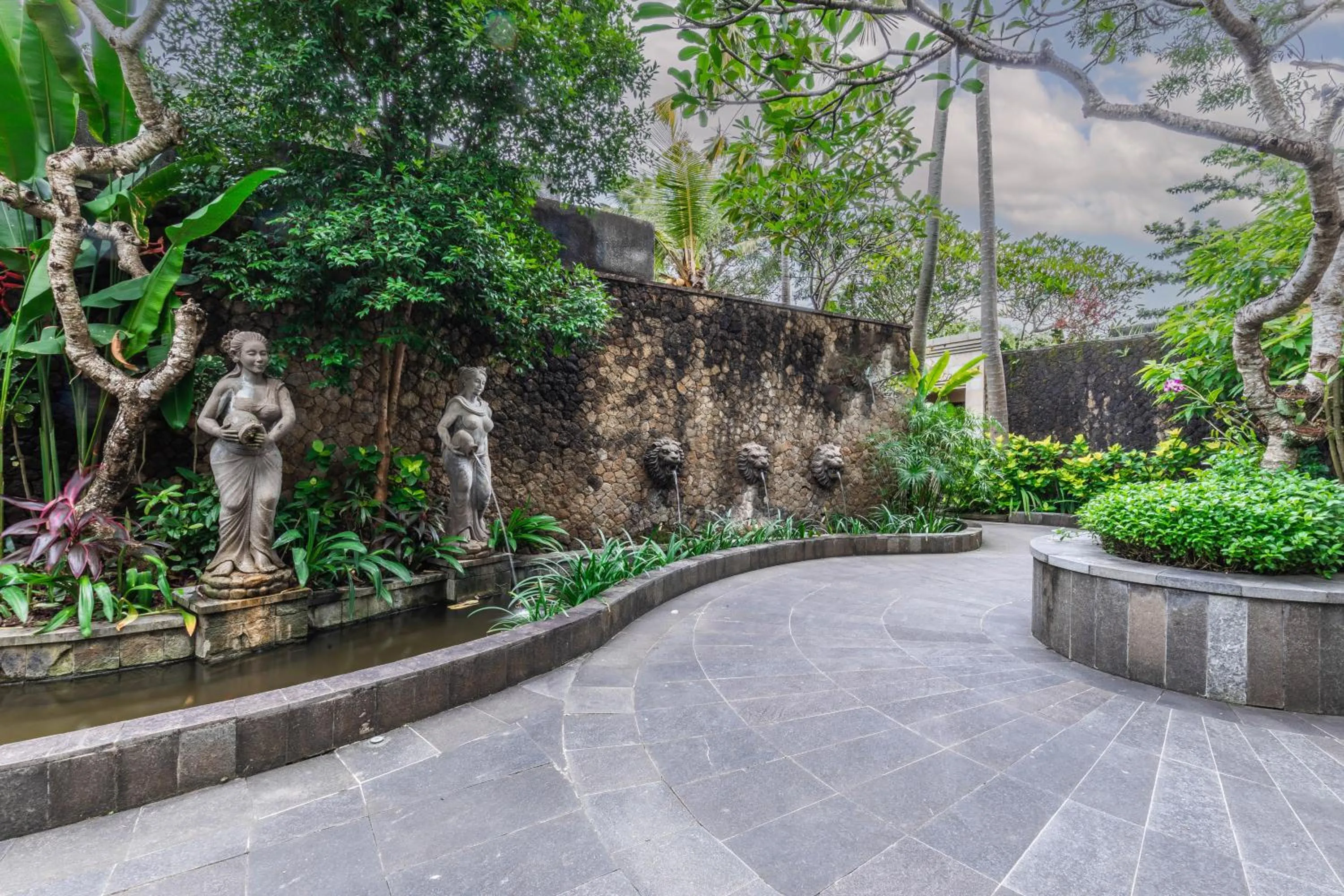 Garden in The Leaf Jimbaran