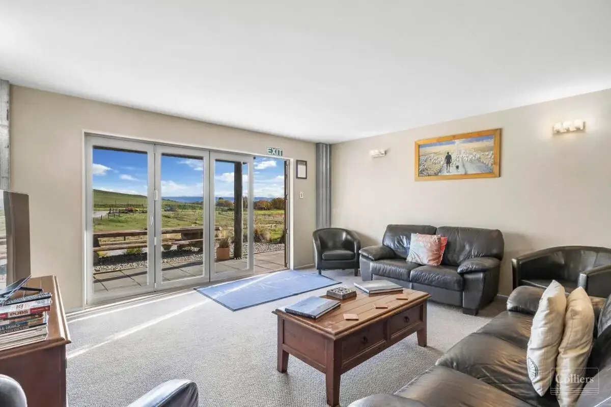King Room - single occupancy - Disability Access in Tussock Lodge Waipiata King Room - single occupancy - Disability Access in Tussock Lodge Waipiata