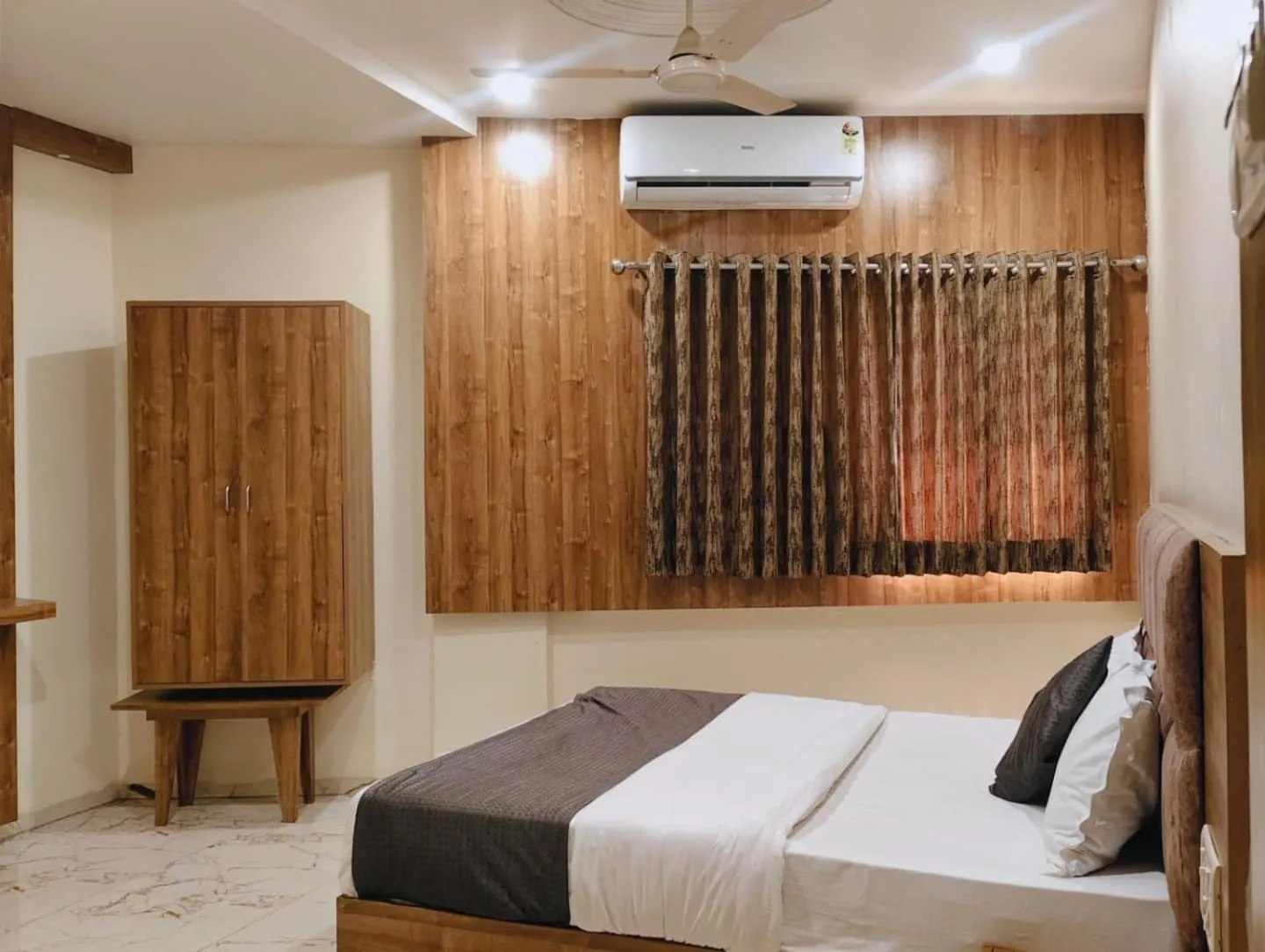 Bed in Hotel Signature