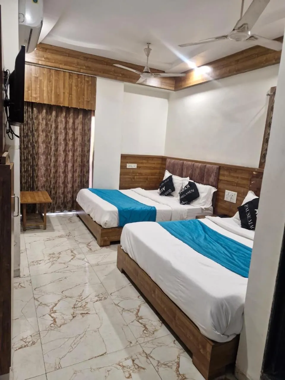 Bed in Hotel Signature