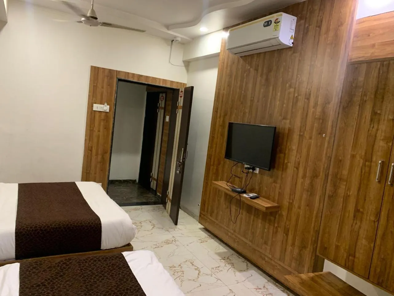 Bed in Hotel Signature