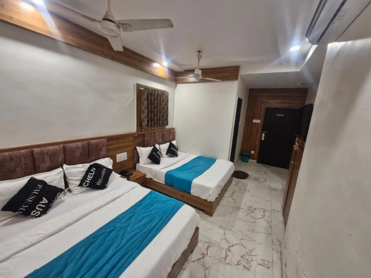 Bed in Hotel Signature