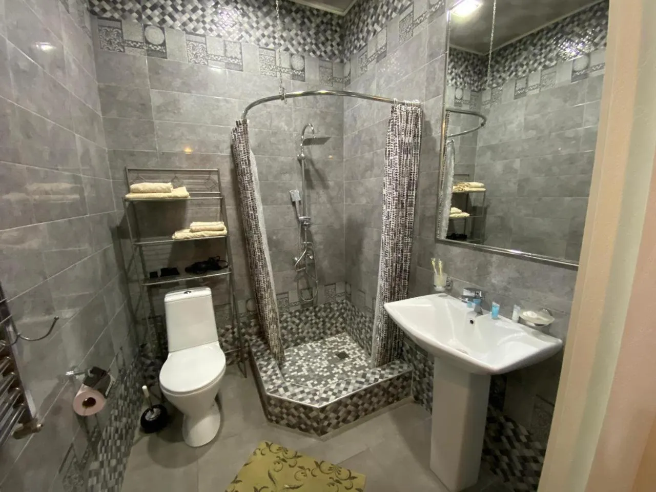 Shower in Old Tbilisi Apart-Hotel