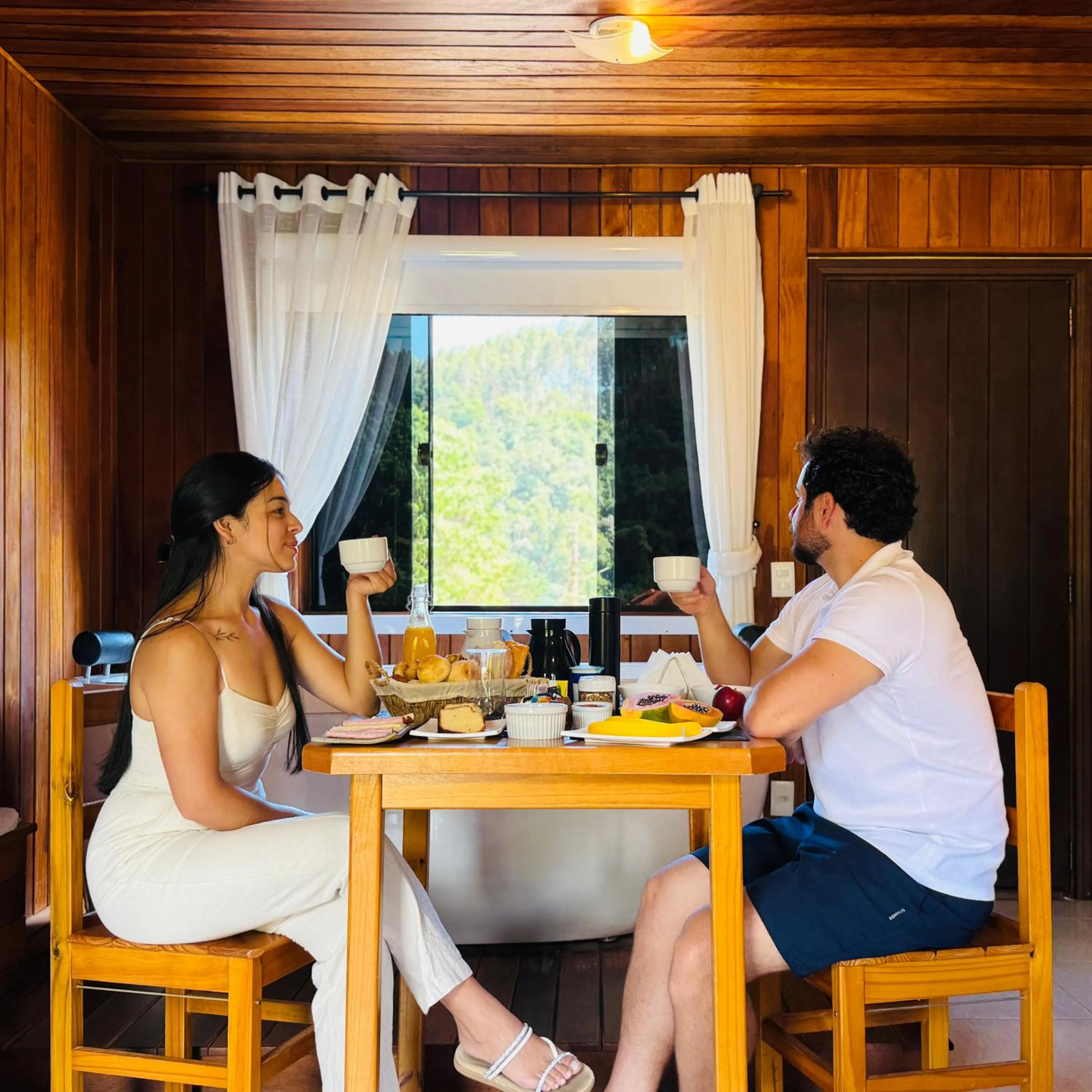 Dining area in Chalés Leopoldo em Monte Verde