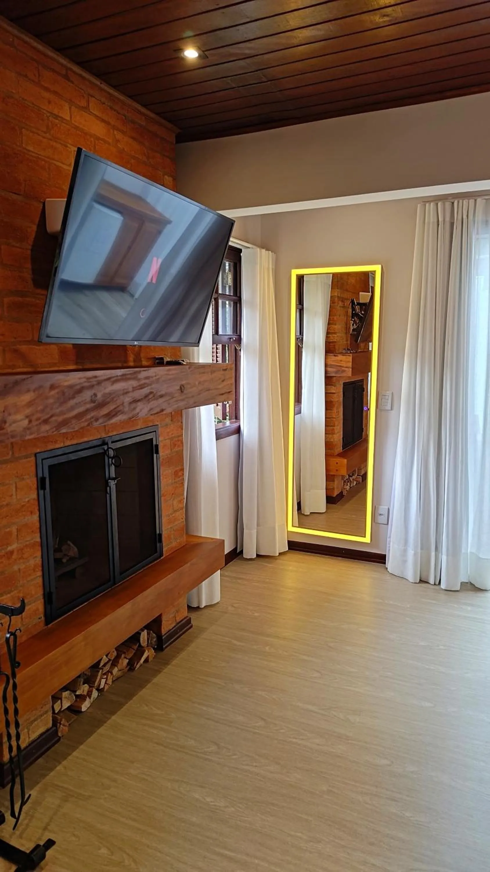 TV and multimedia in Chalés Leopoldo em Monte Verde