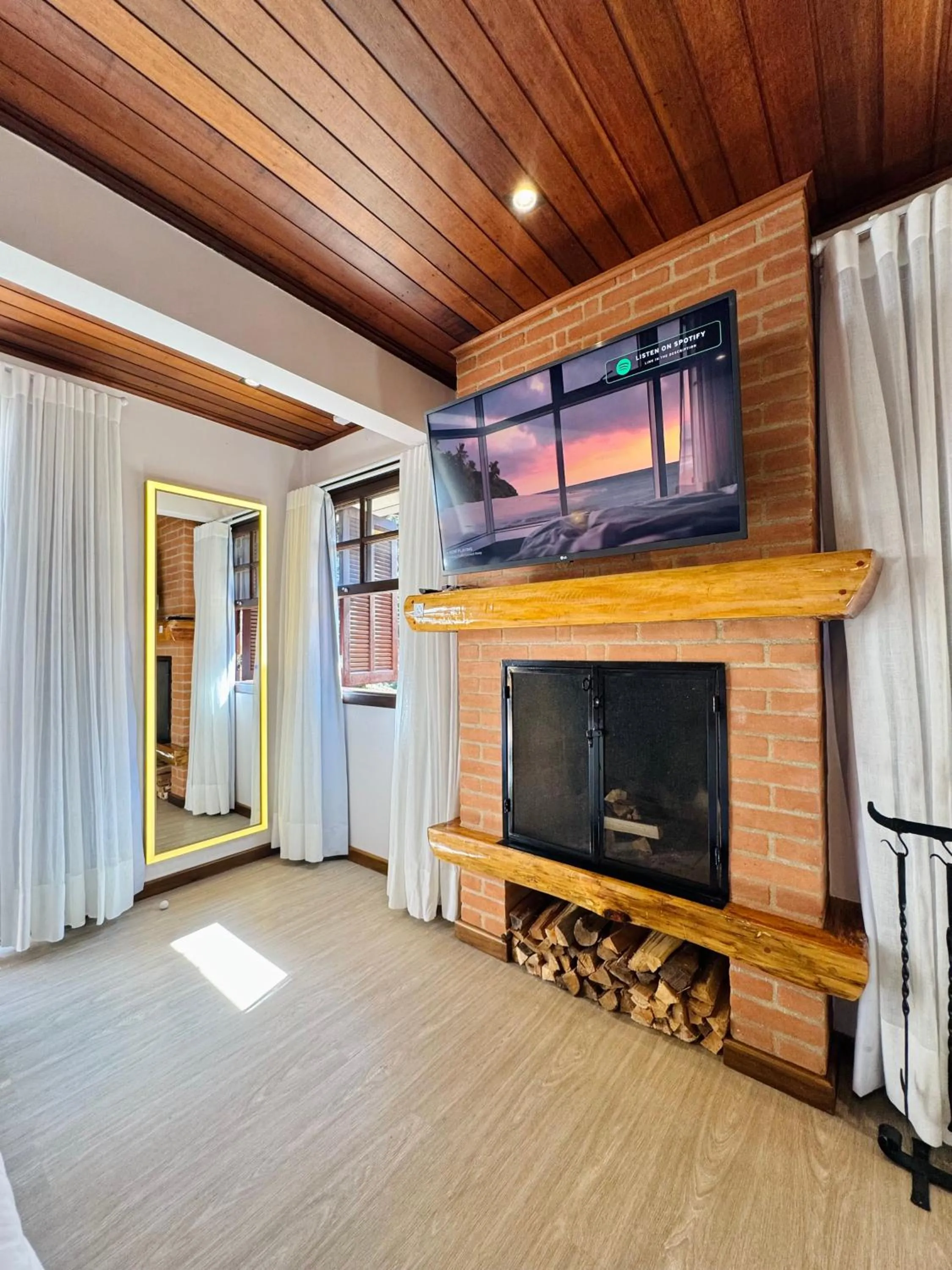 TV and multimedia in Chalés Leopoldo em Monte Verde