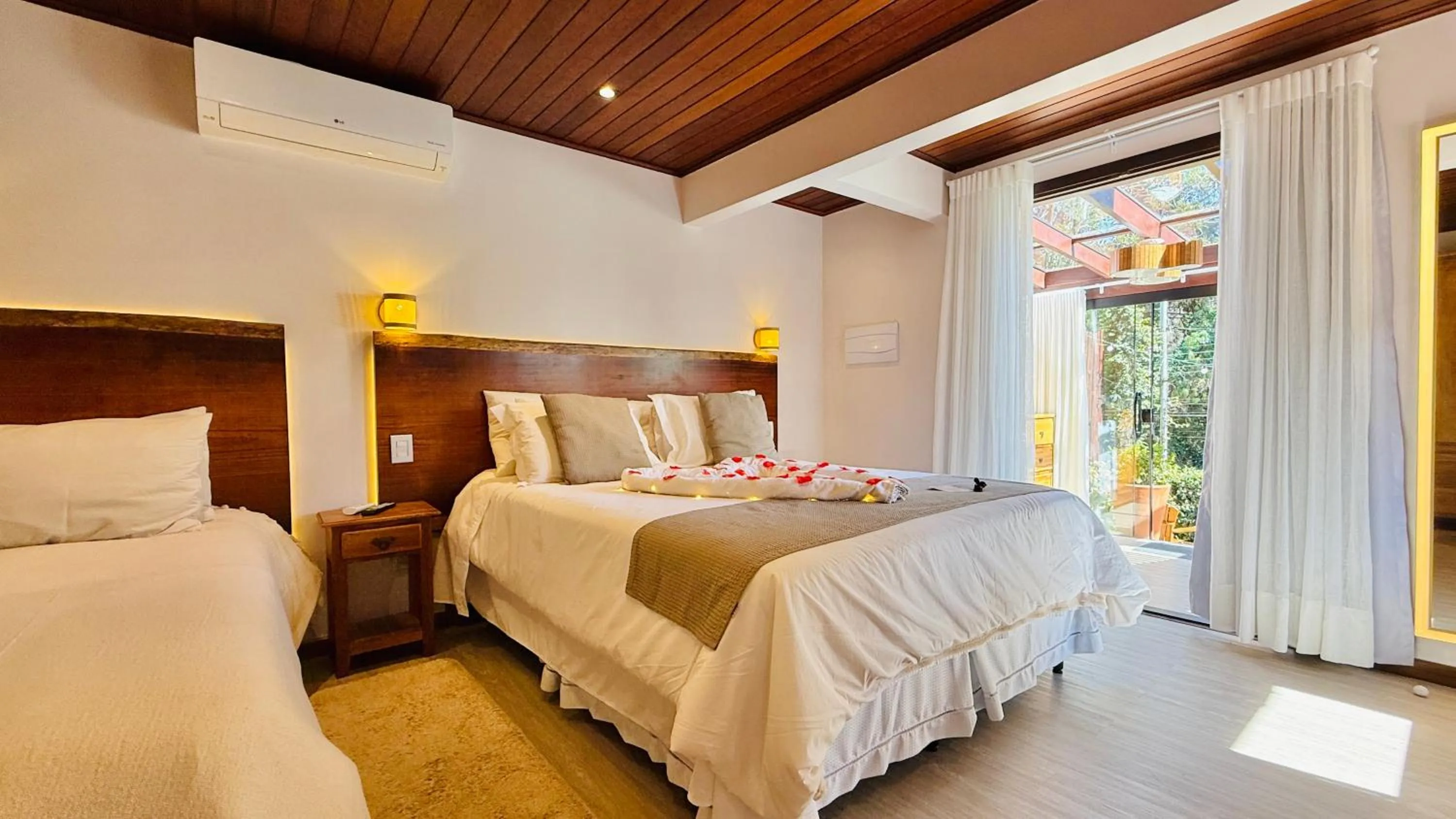 Photo of the whole room, Bed in Chalés Leopoldo em Monte Verde