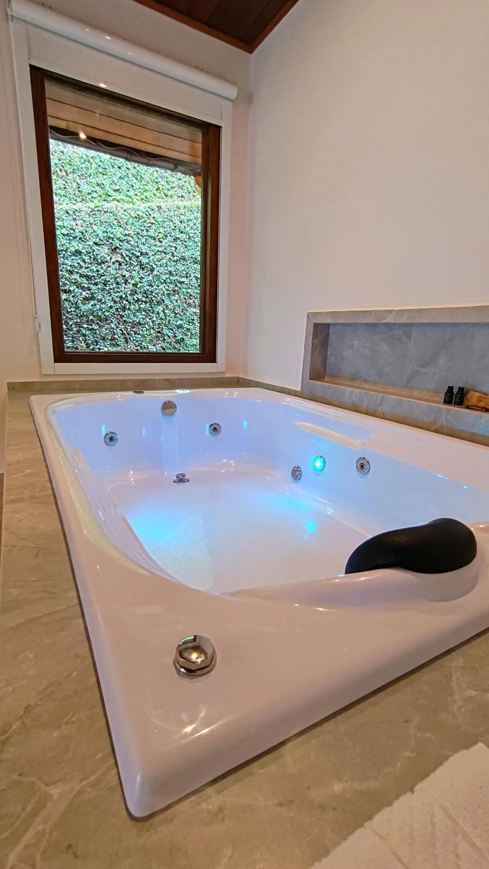 Hot Tub in Chalés Leopoldo em Monte Verde