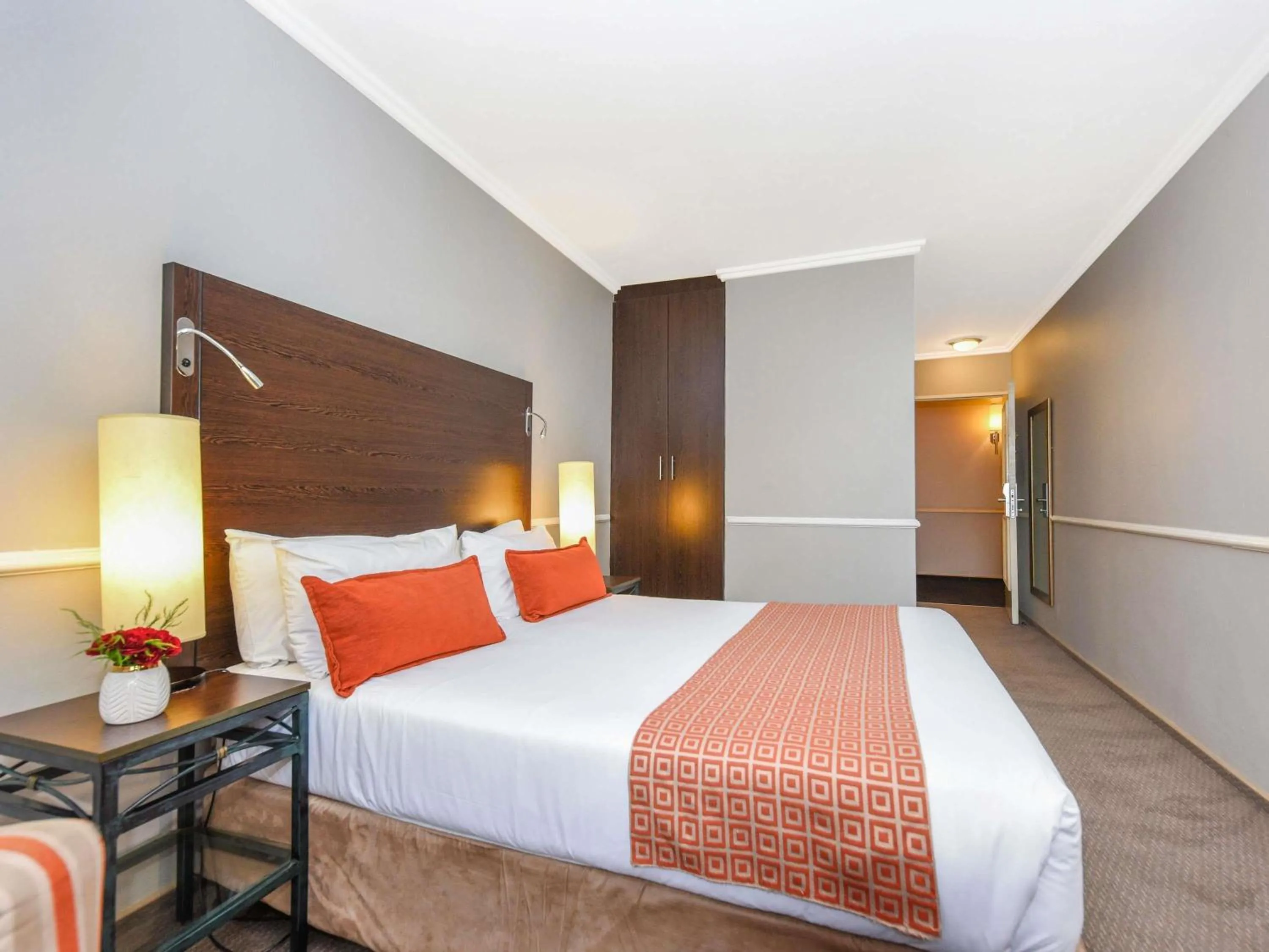 Bedroom, Bed in Mercure Johannesburg Midrand