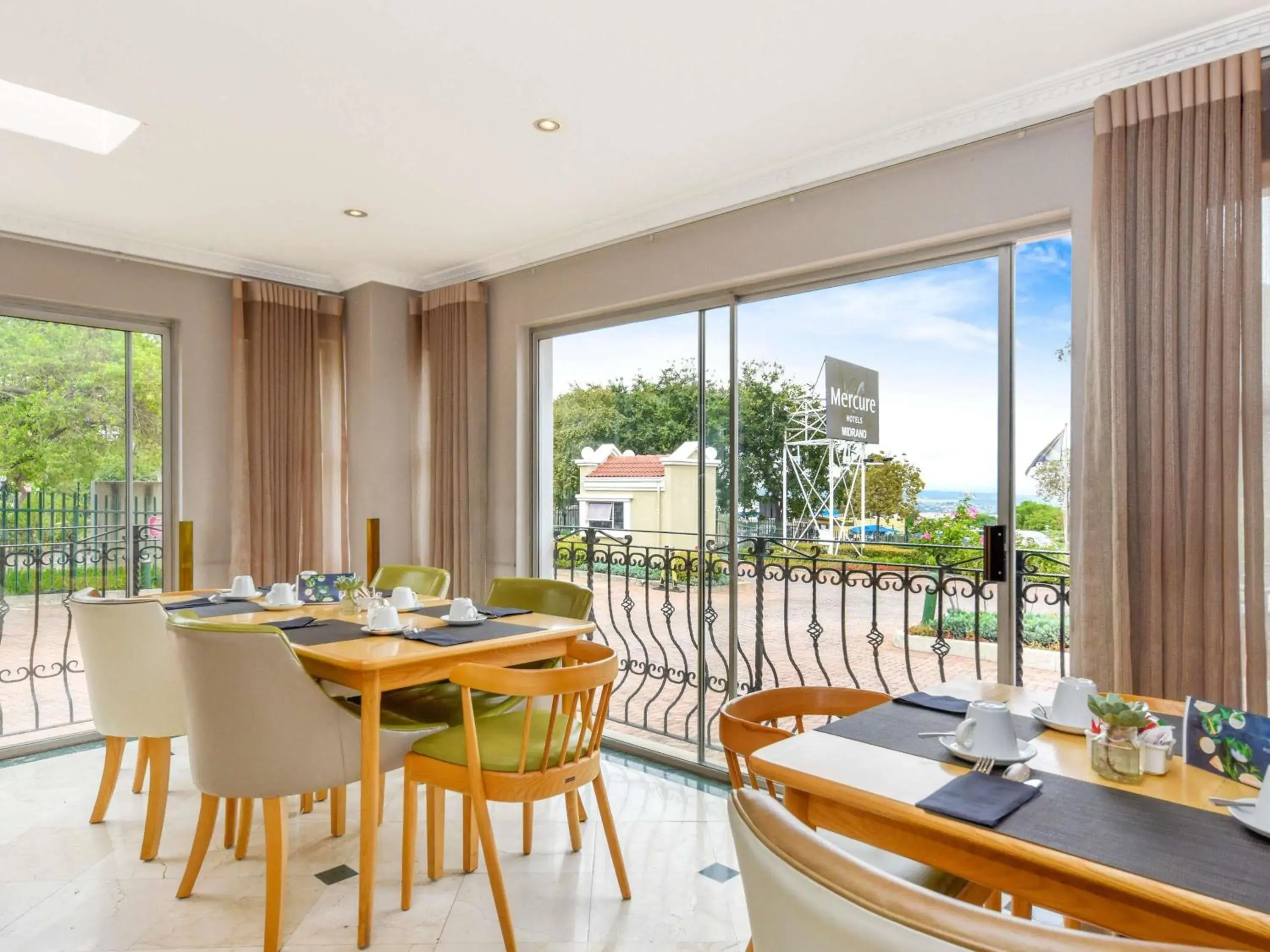 Restaurant/places to eat in Mercure Johannesburg Midrand Restaurant/places to eat in Mercure Johannesburg Midrand