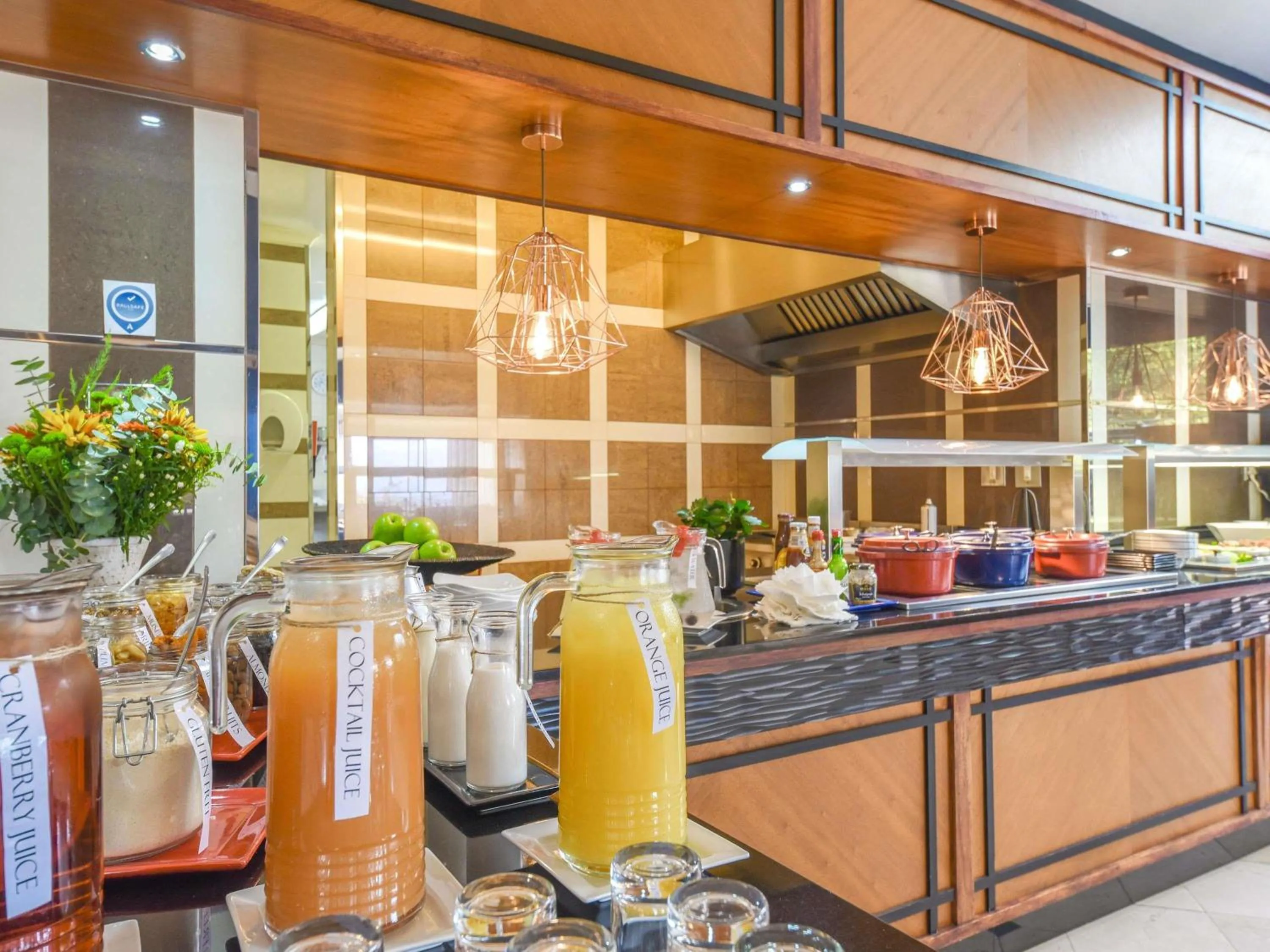 Restaurant/places to eat in Mercure Johannesburg Midrand