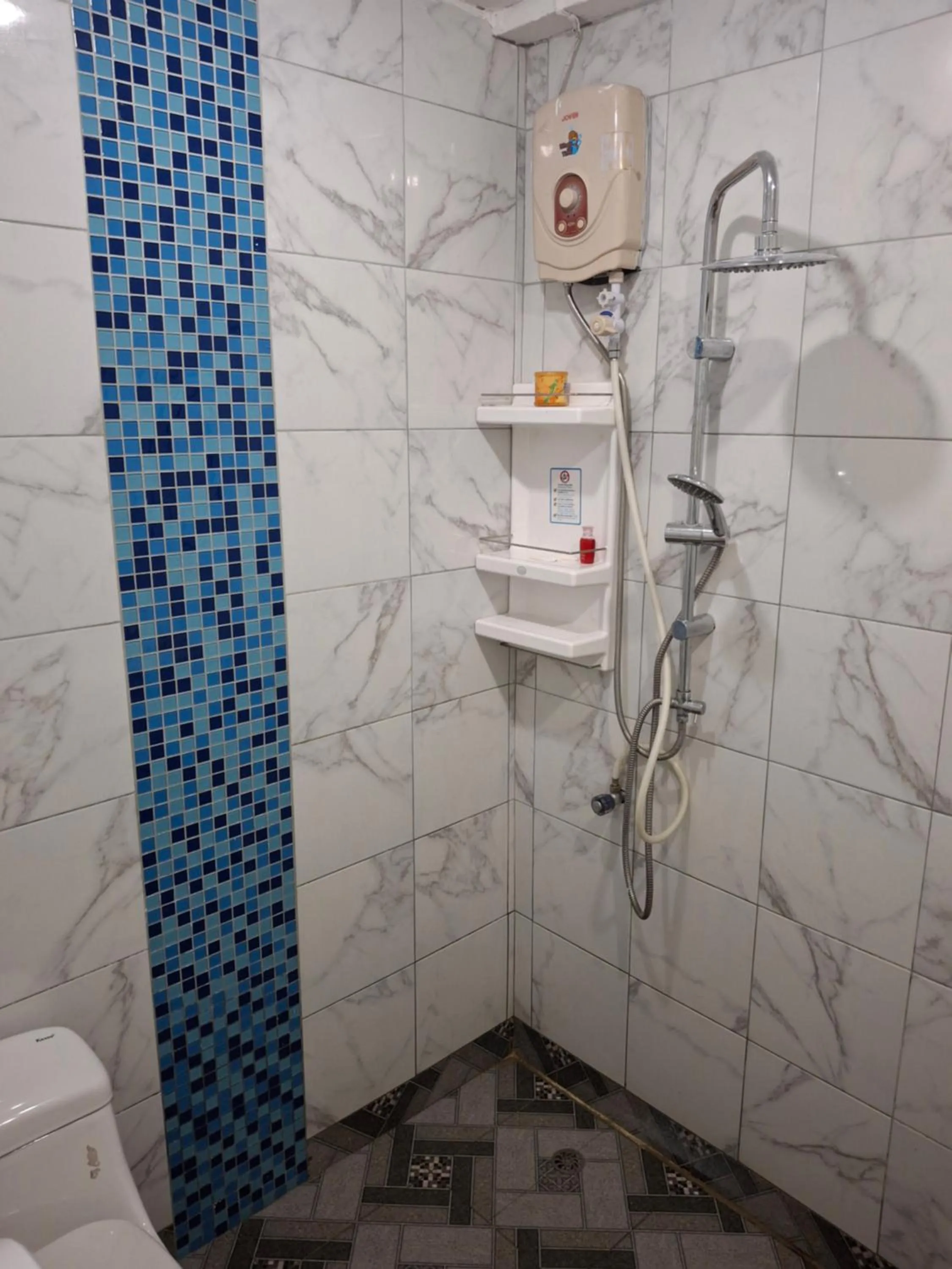 Shower in Traveller's Rest Sports Bar