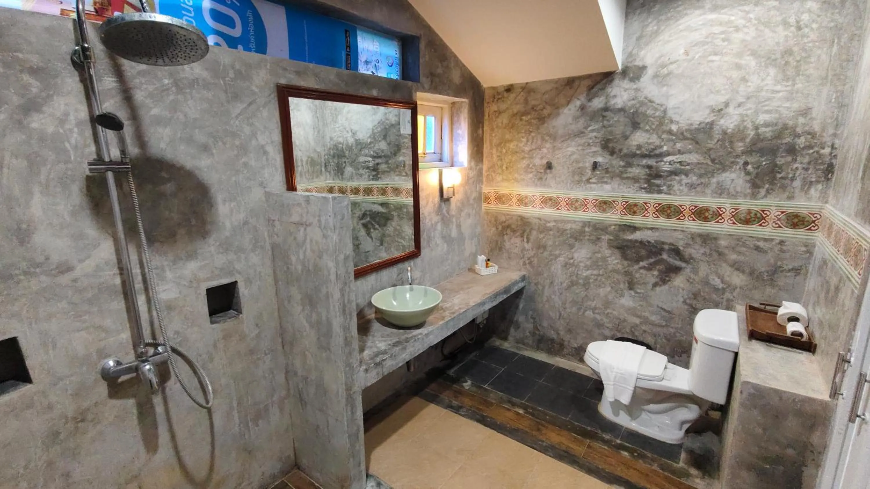 Shower in Baan Toom Village and Resort