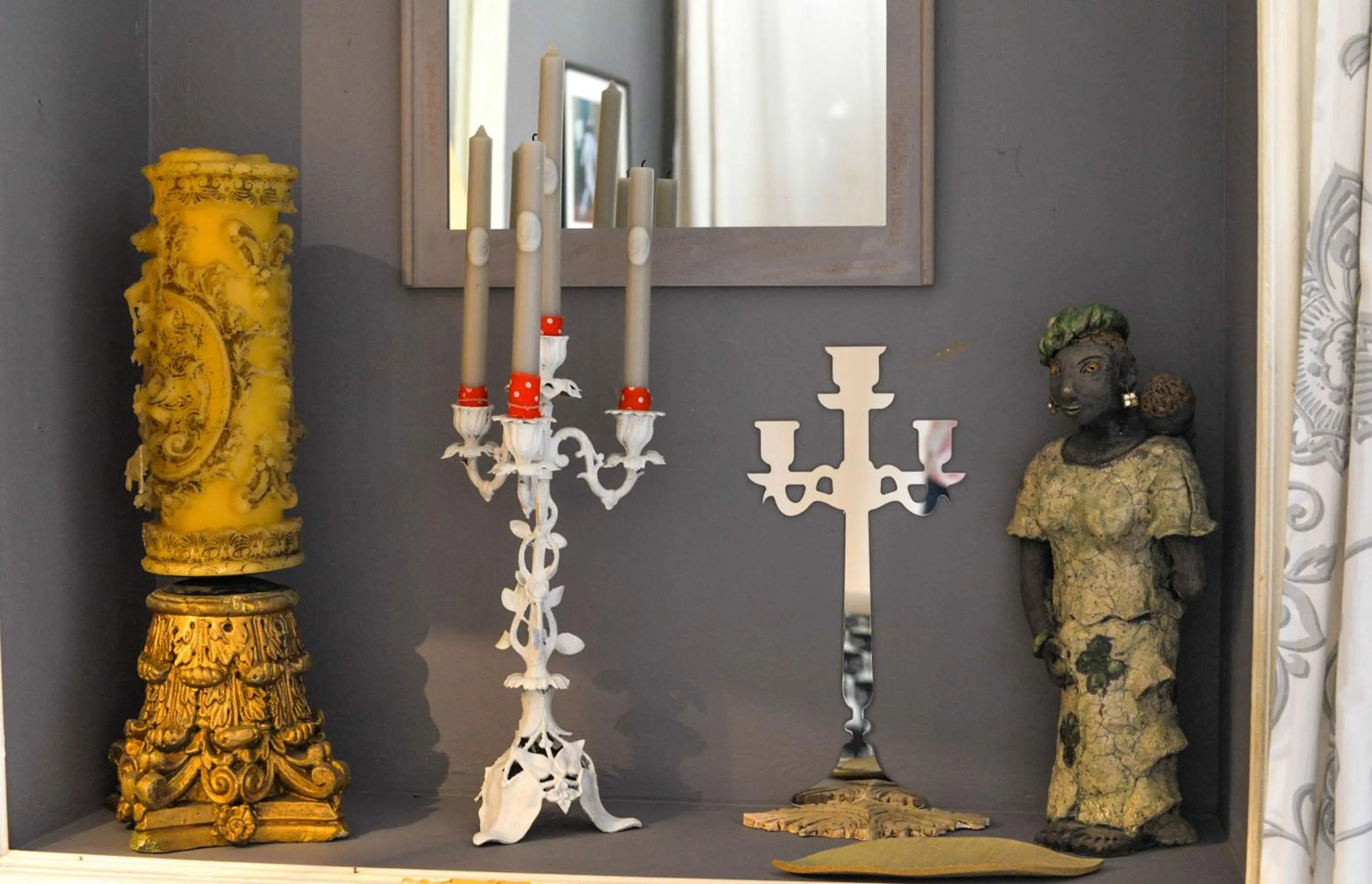 Decorative detail in Le Duplex de Lapparan