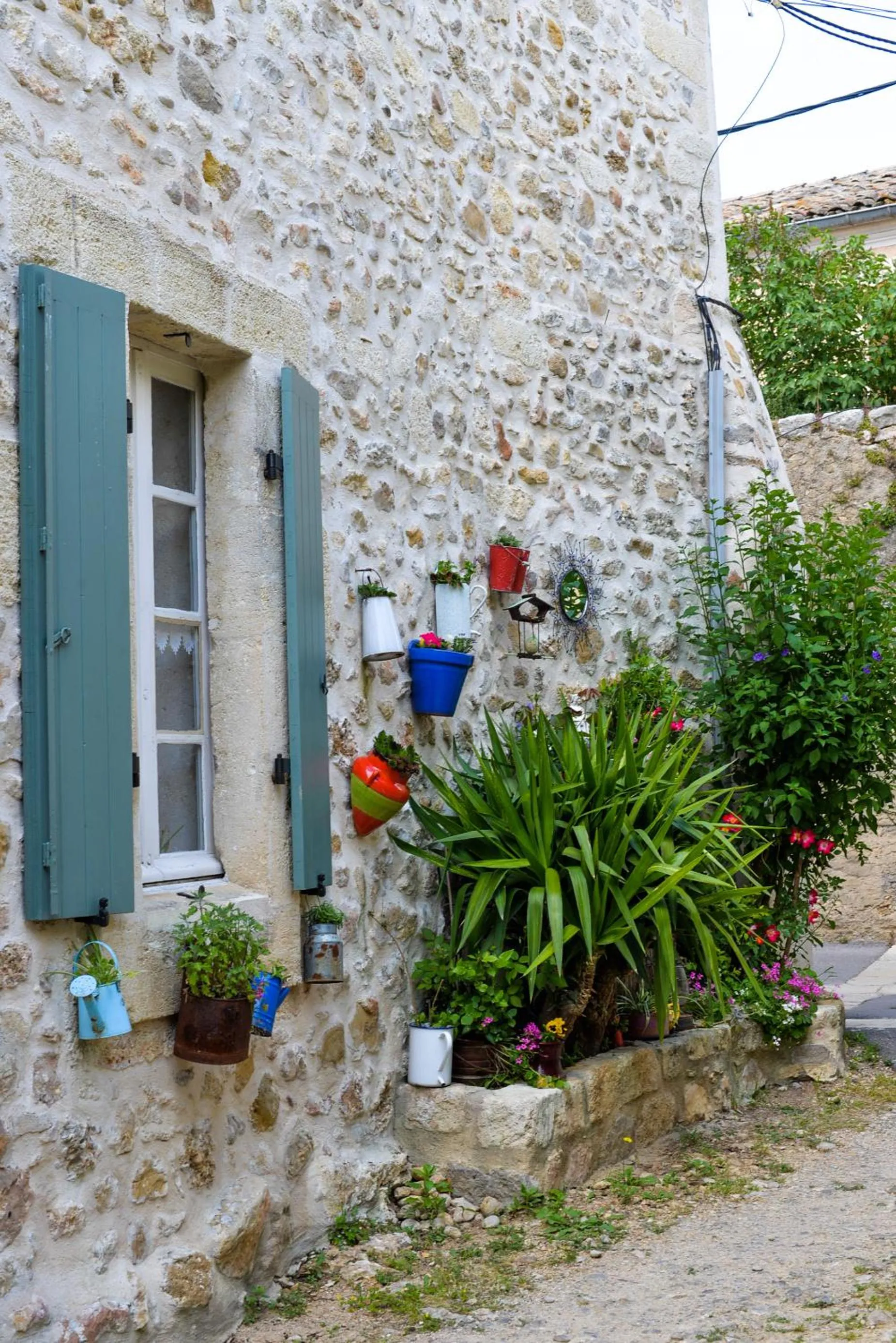 Quiet street view in Le Duplex de Lapparan
