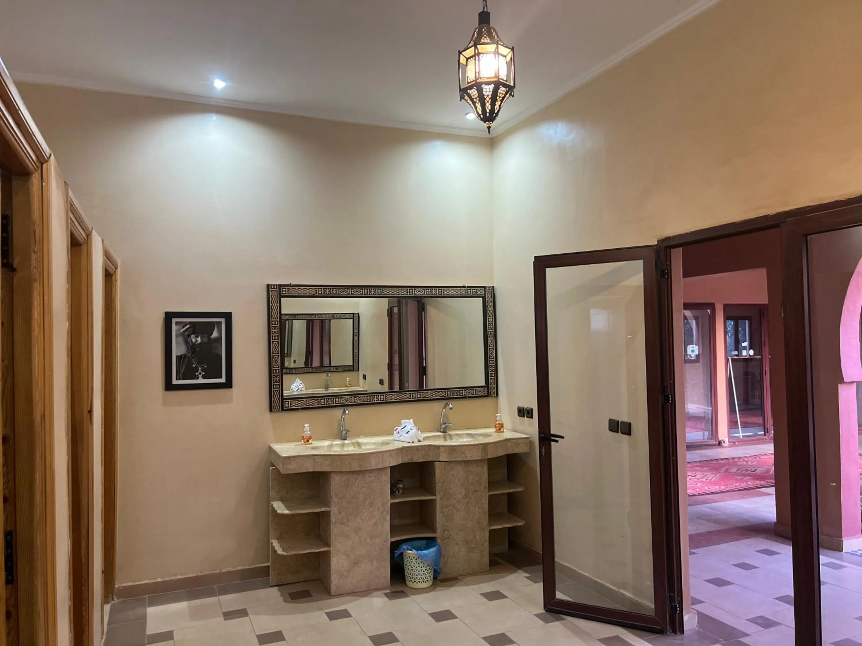 Toilet in Hotel Berber Palace Merzouga